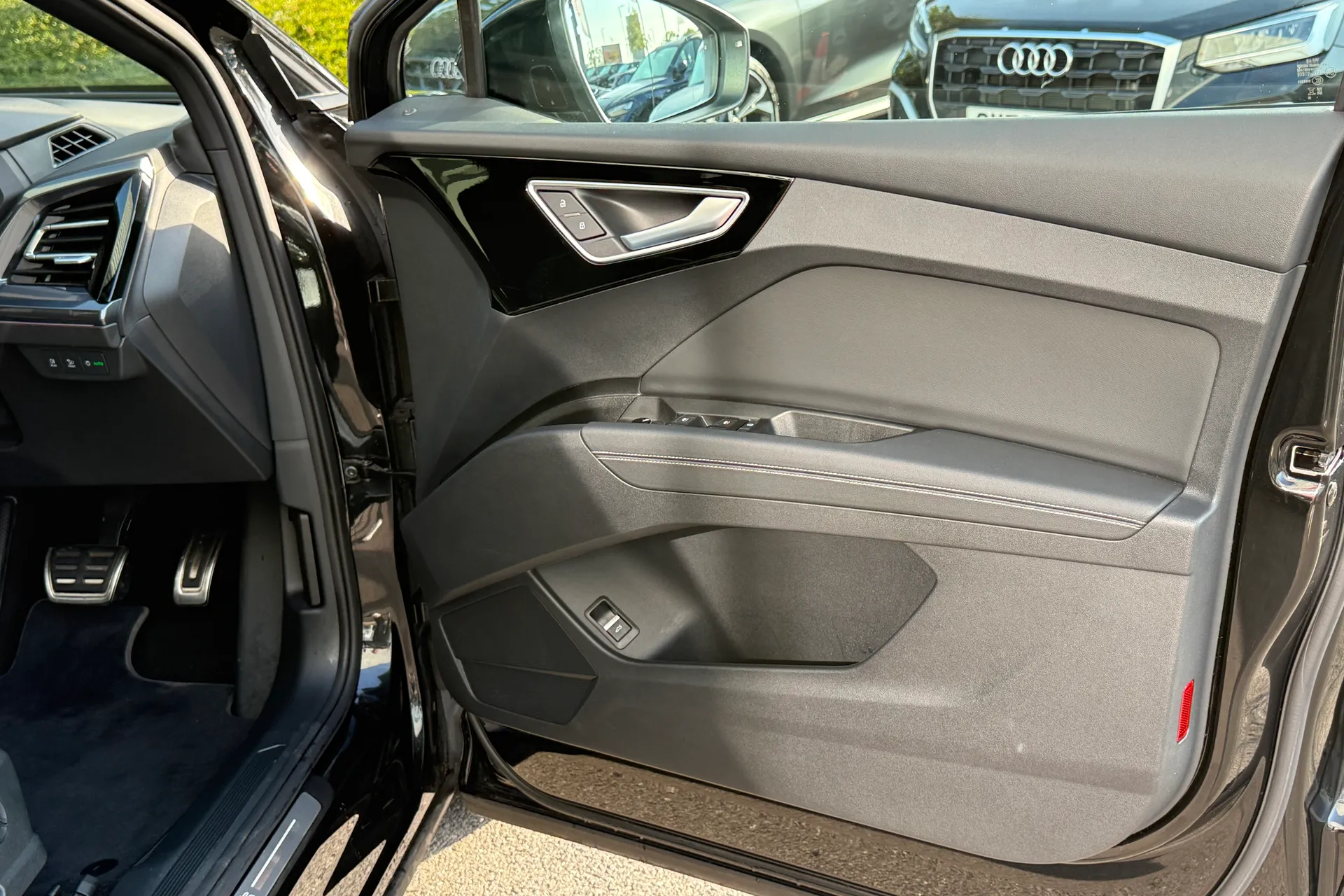 Audi Q4 thumbnail image number 38