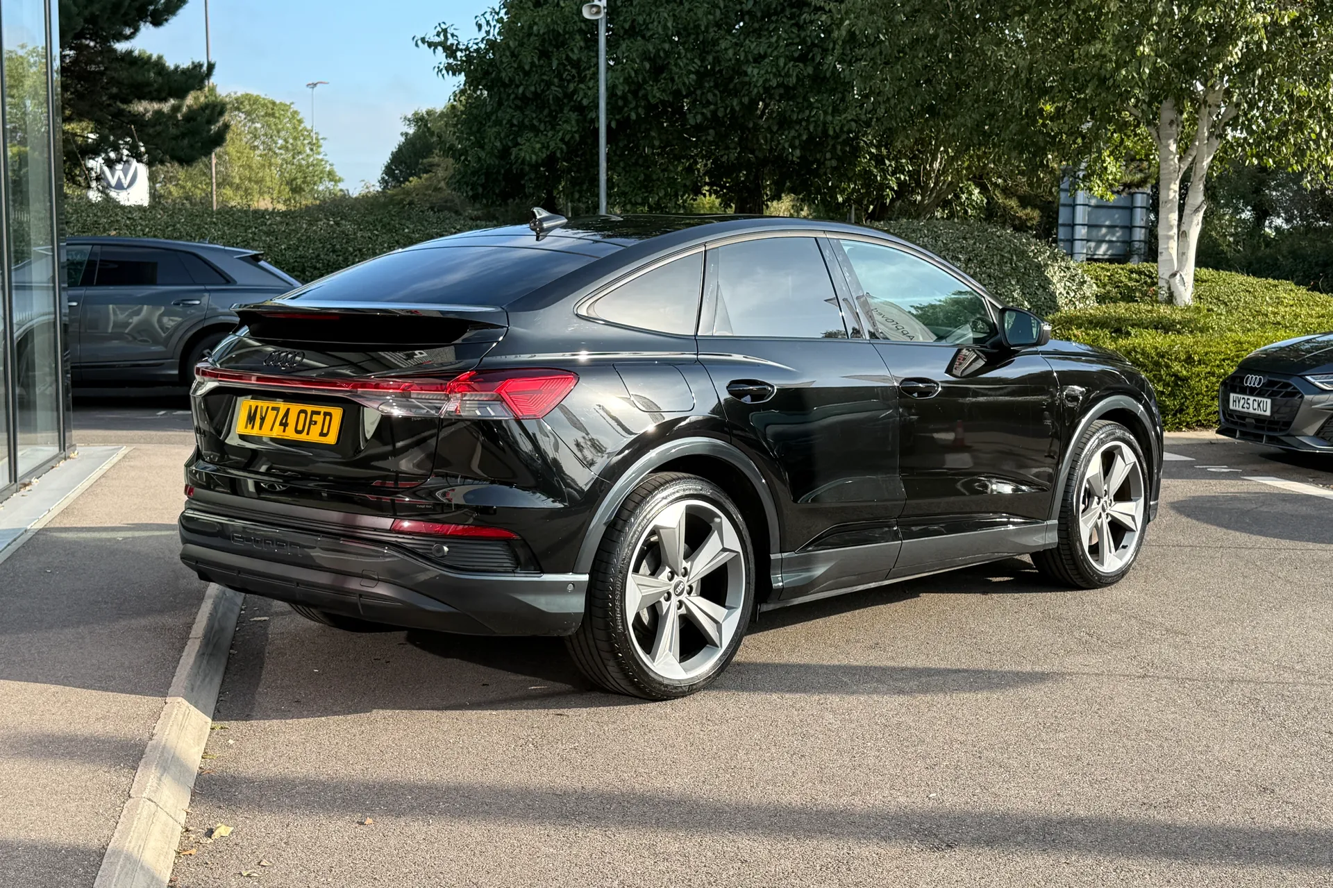Audi Q4 thumbnail image number 11