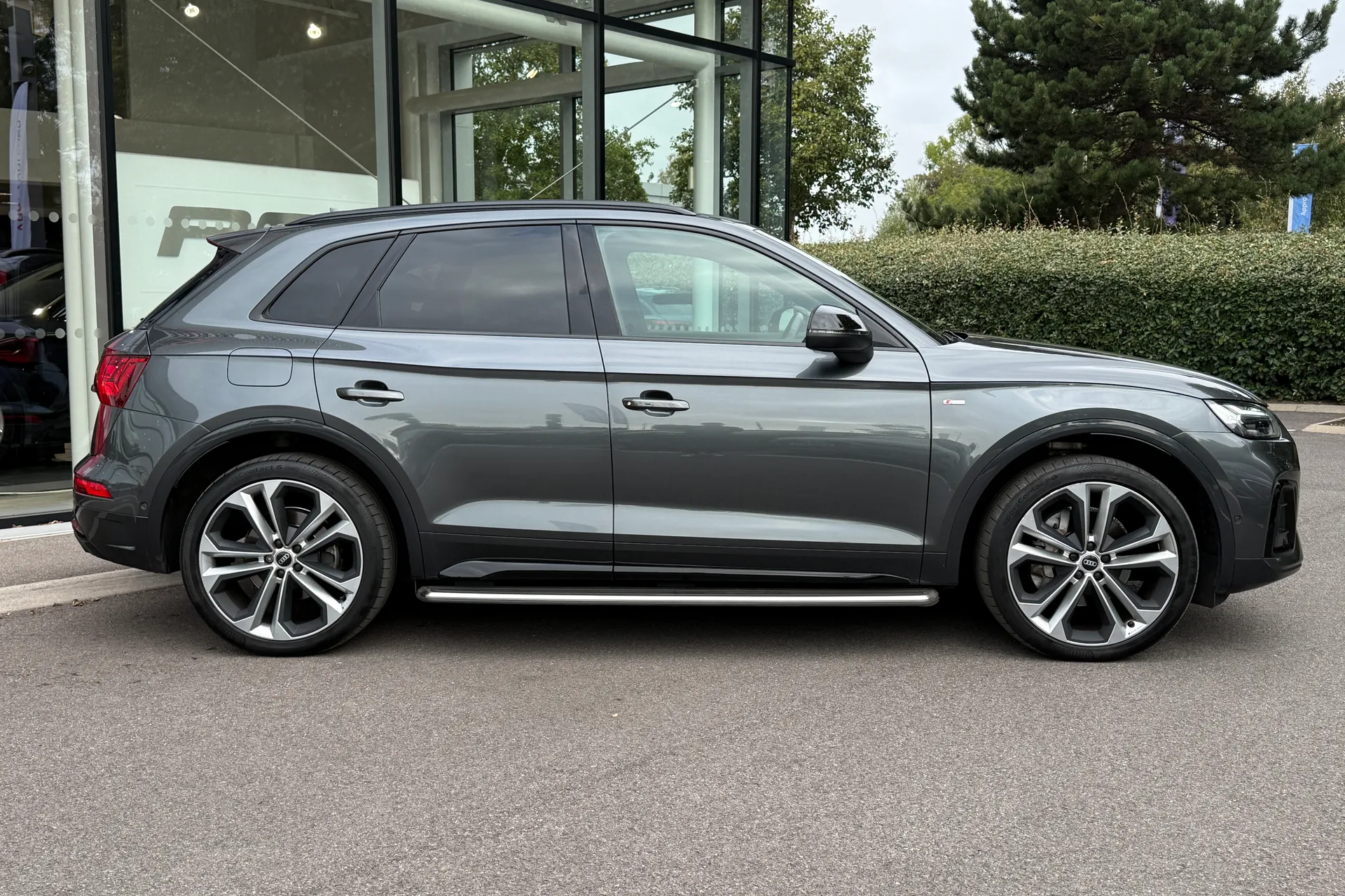 Audi Q5 thumbnail image number 2