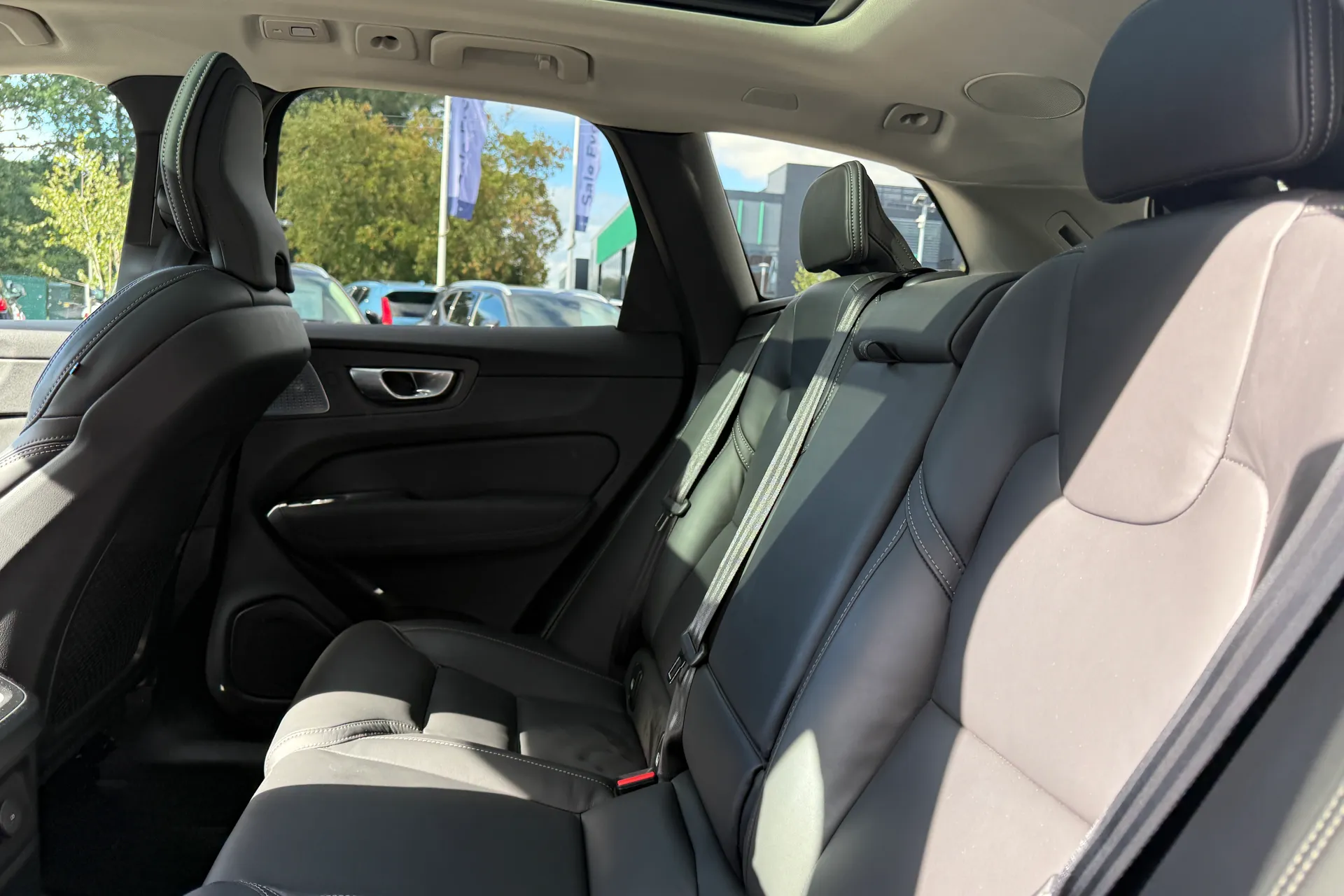 Volvo XC60 thumbnail image number 30
