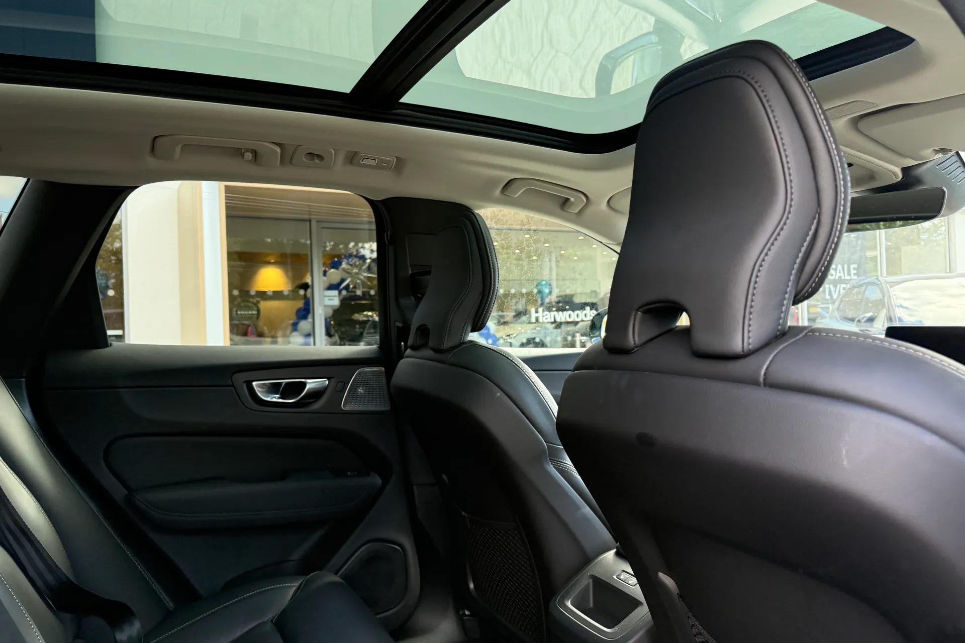 Volvo XC60 thumbnail image number 24
