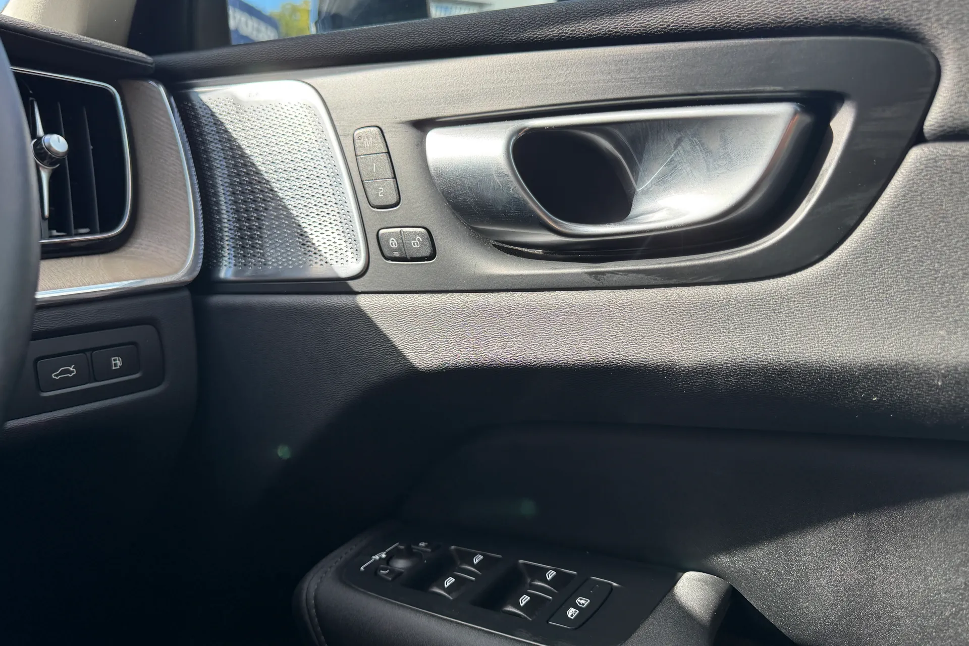 Volvo XC60 thumbnail image number 40