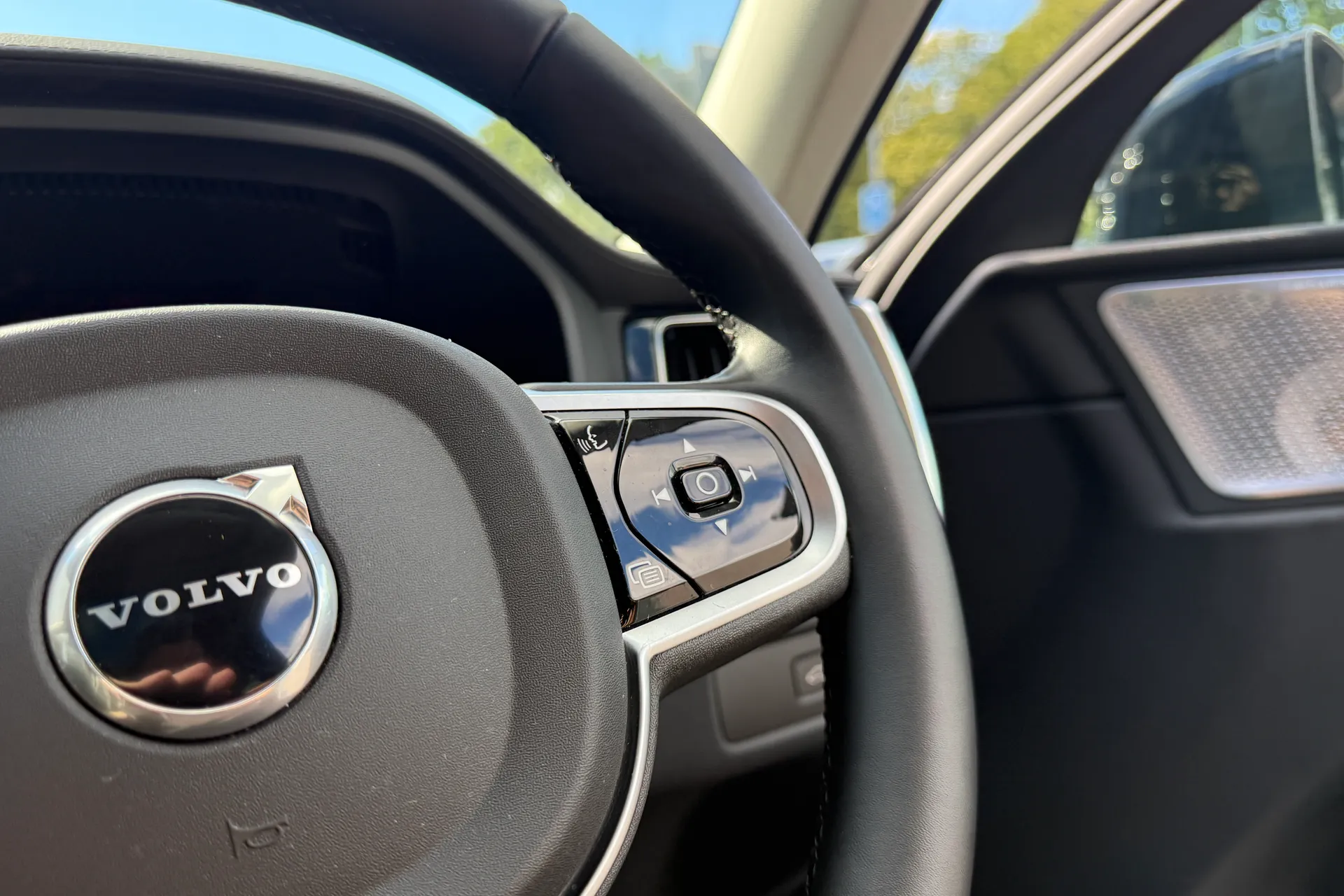 Volvo XC60 thumbnail image number 35
