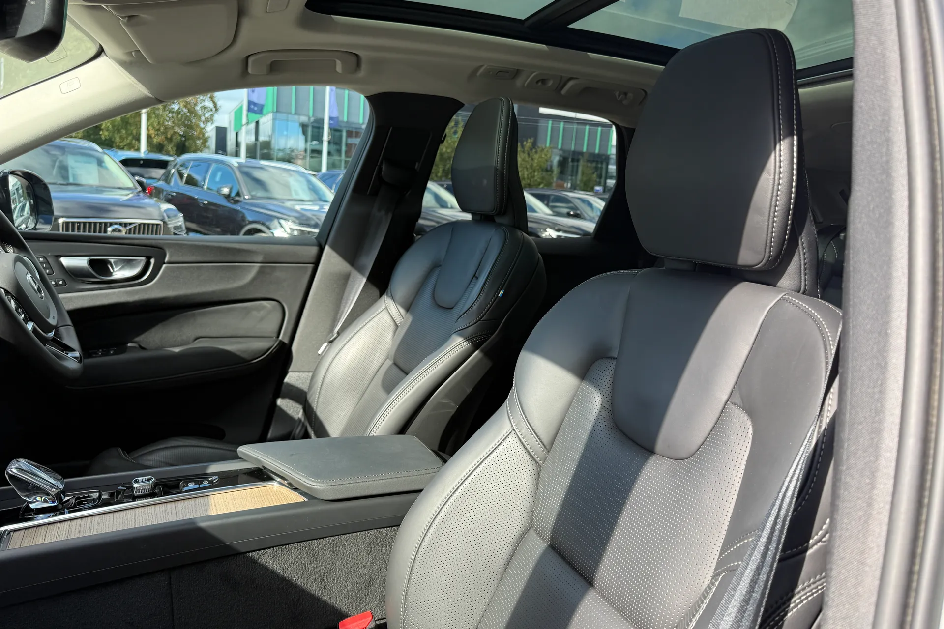 Volvo XC60 thumbnail image number 28