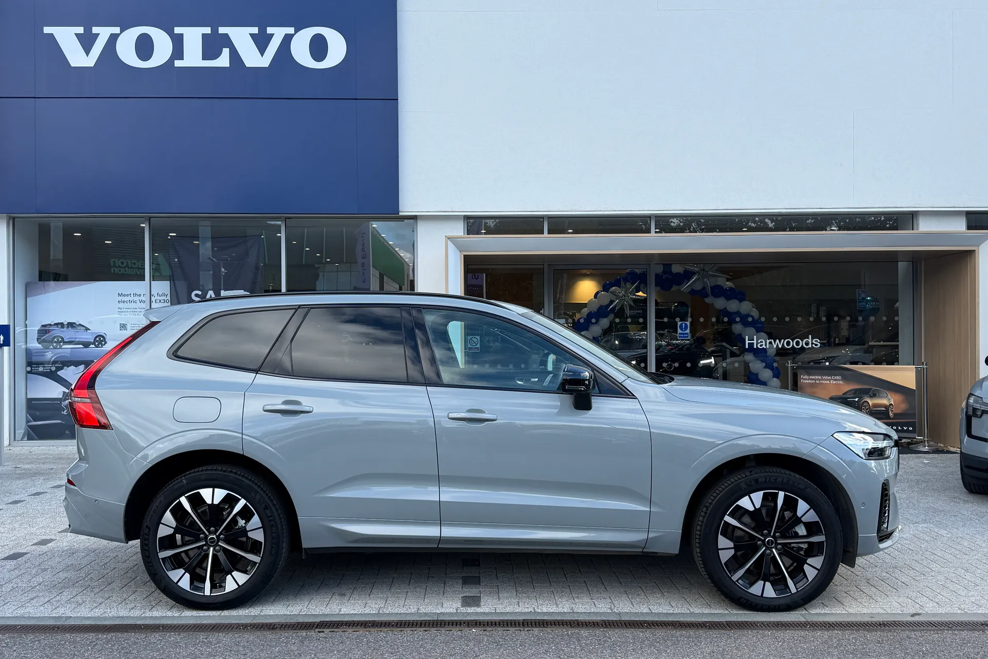 Volvo XC60 thumbnail image number 2