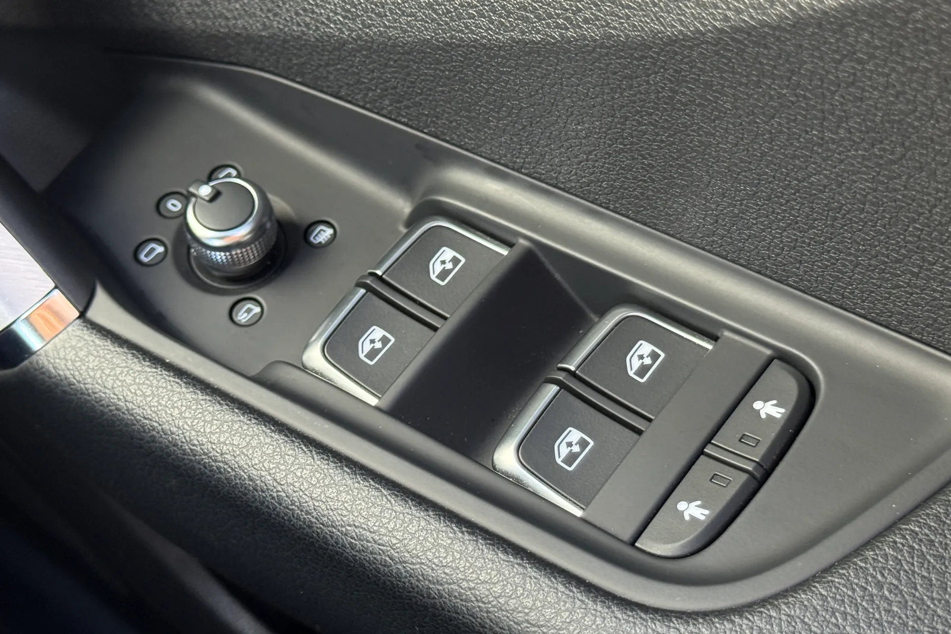 Audi Q2 thumbnail image number 17