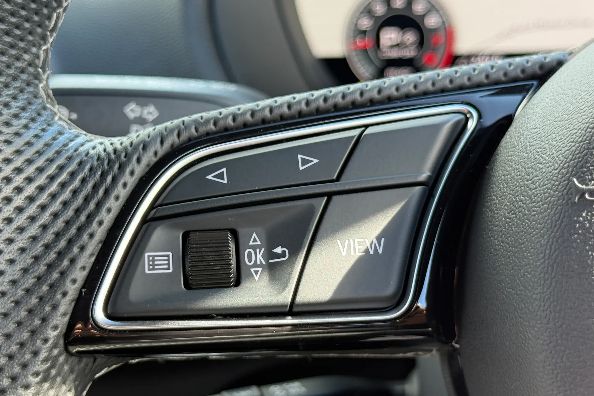 Audi Q2 thumbnail image number 19