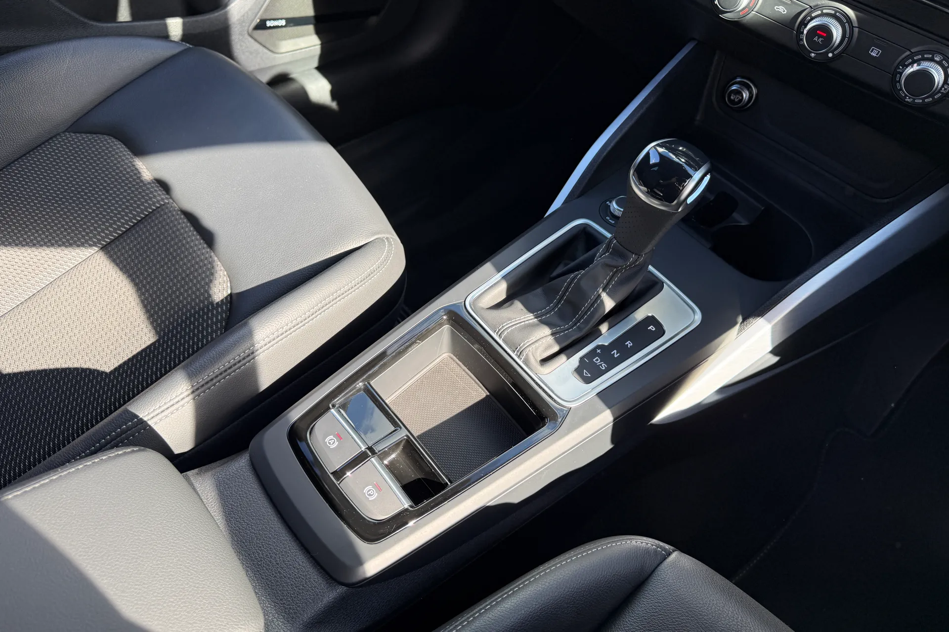 Audi Q2 thumbnail image number 37