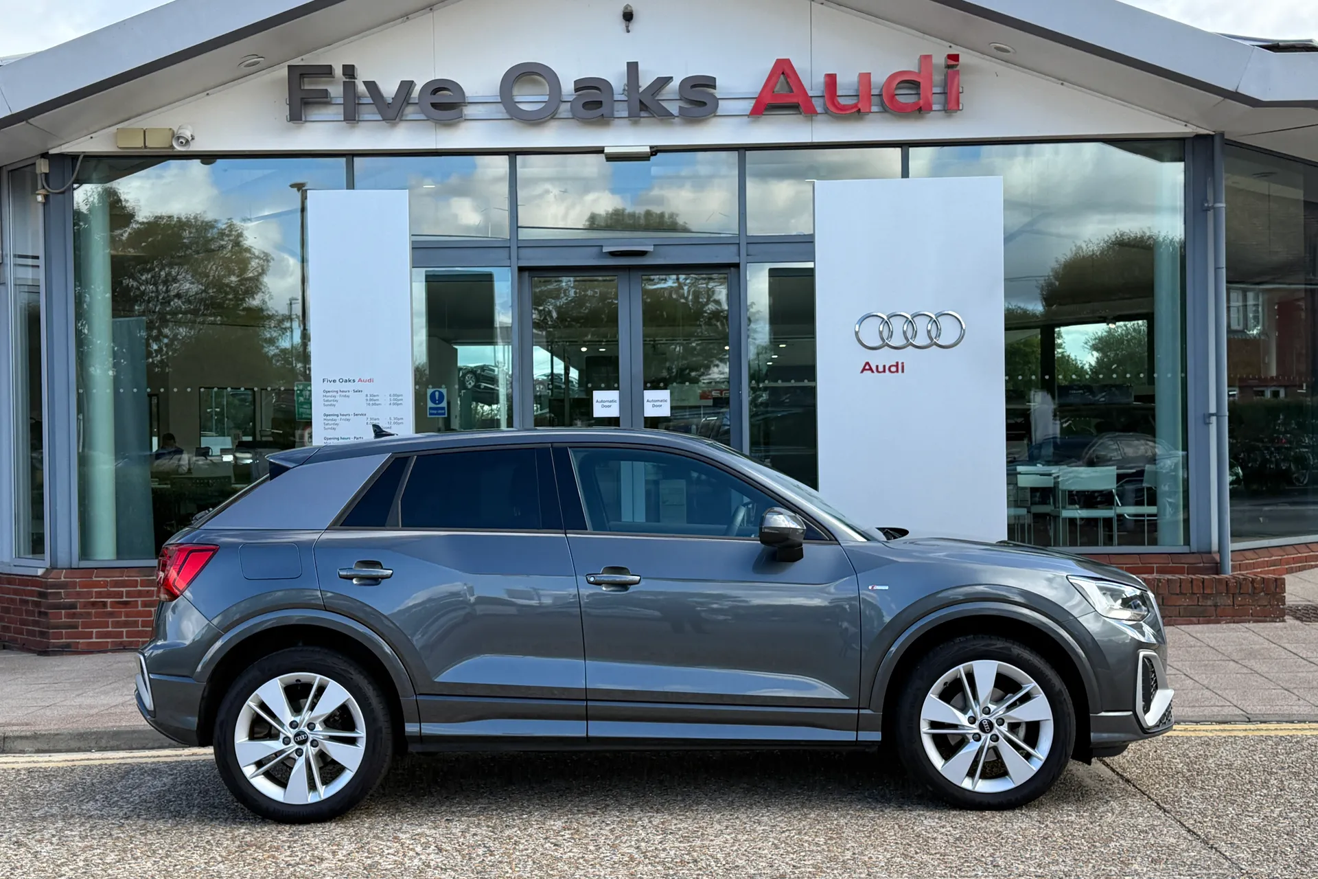 Audi Q2 thumbnail image number 2