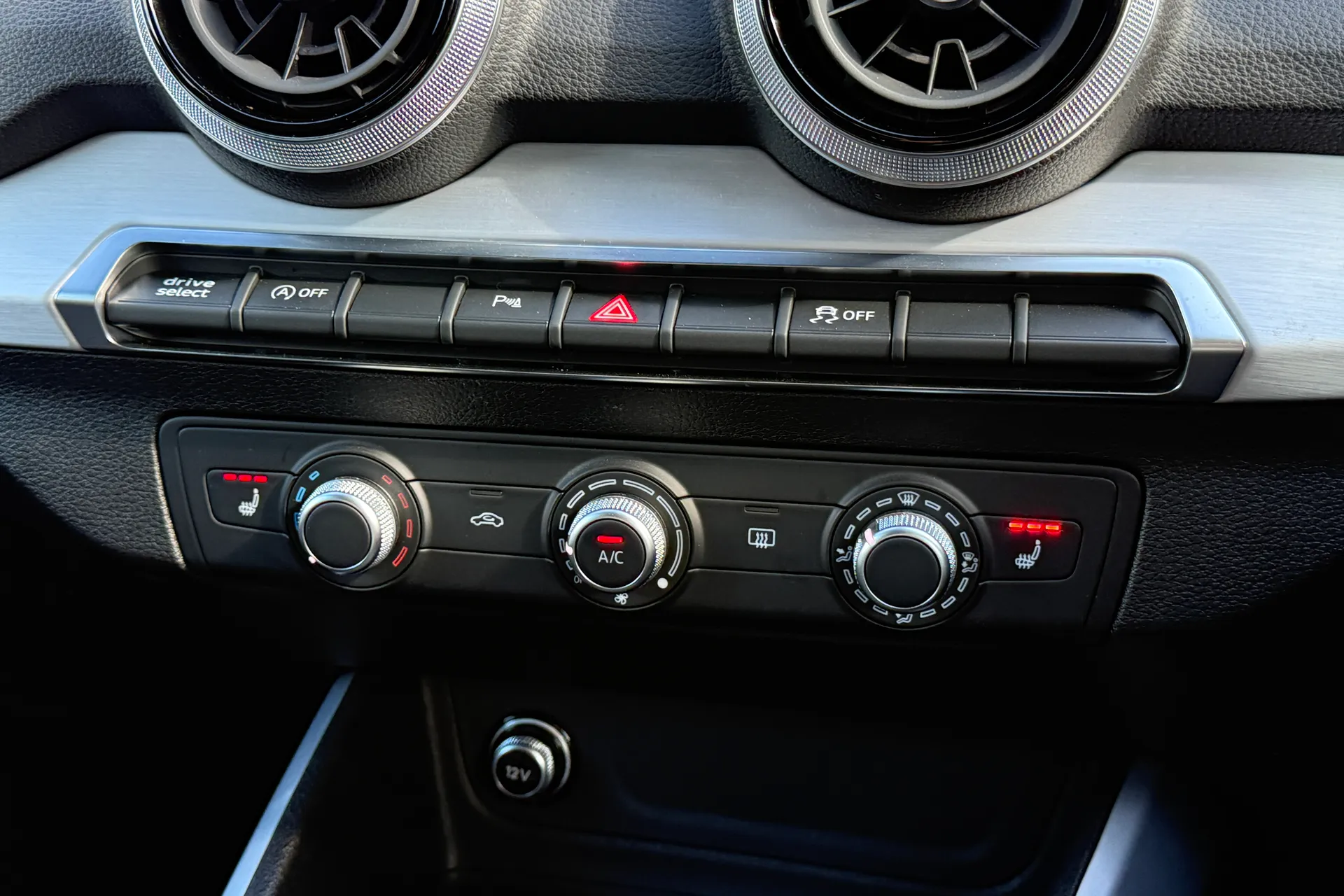 Audi Q2 thumbnail image number 13