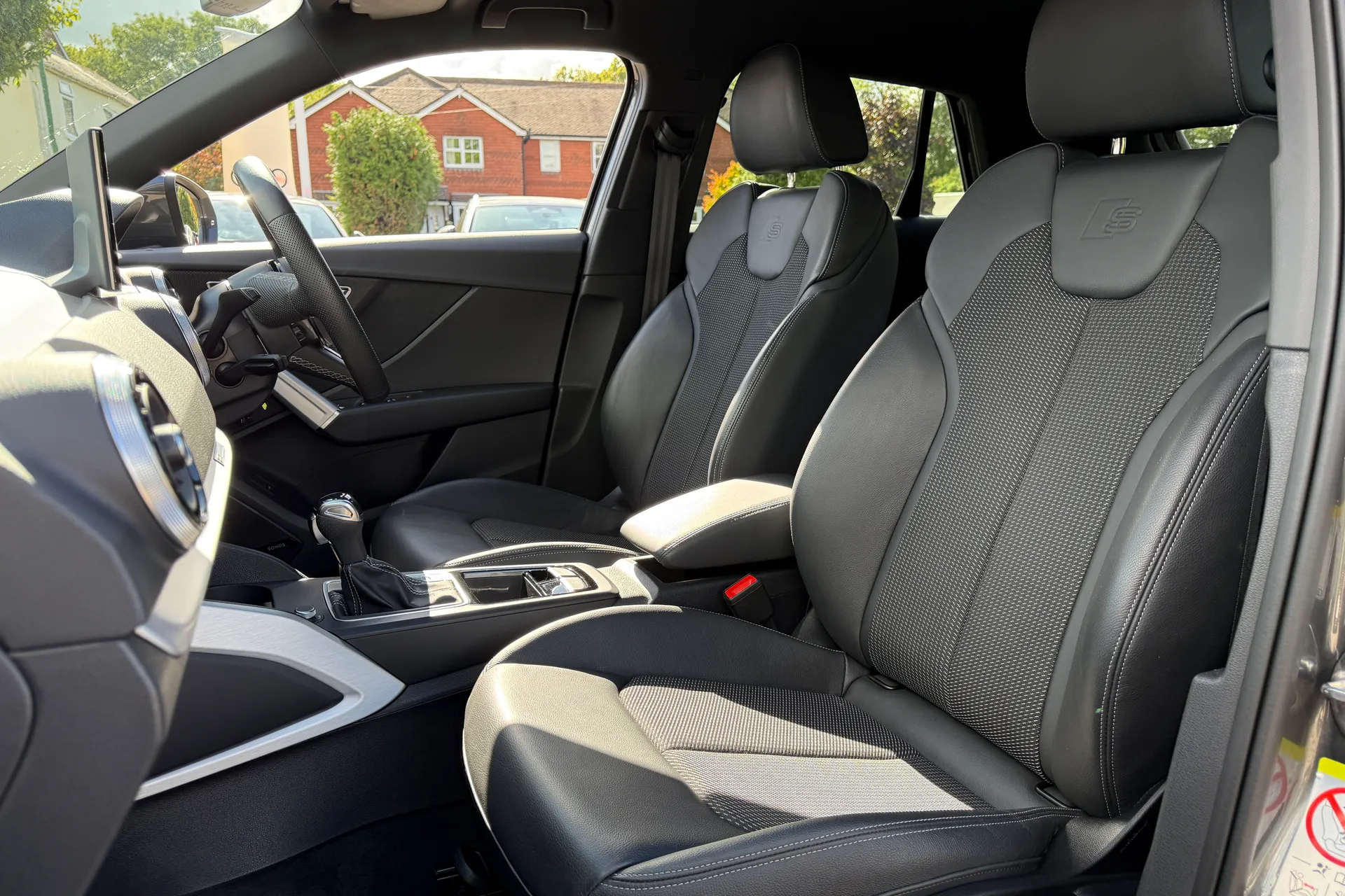 Audi Q2 thumbnail image number 28