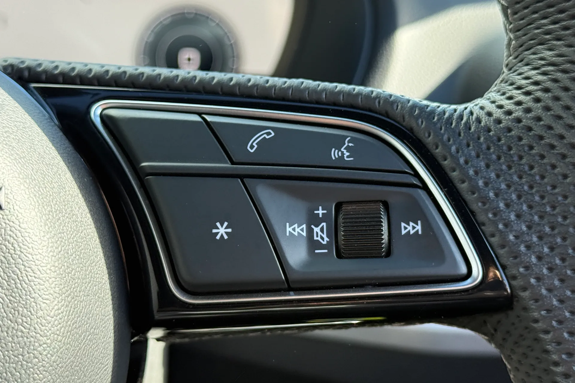 Audi Q2 thumbnail image number 20