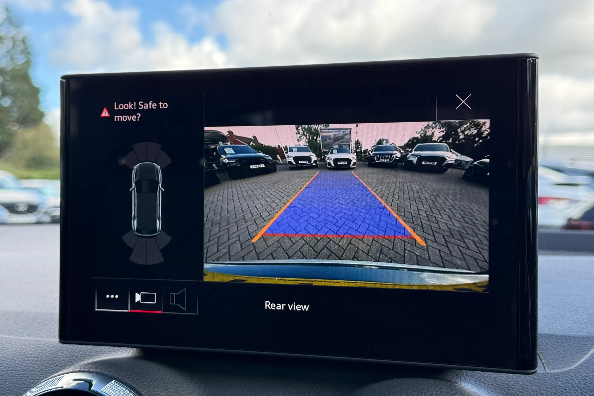 Audi Q2 thumbnail image number 4