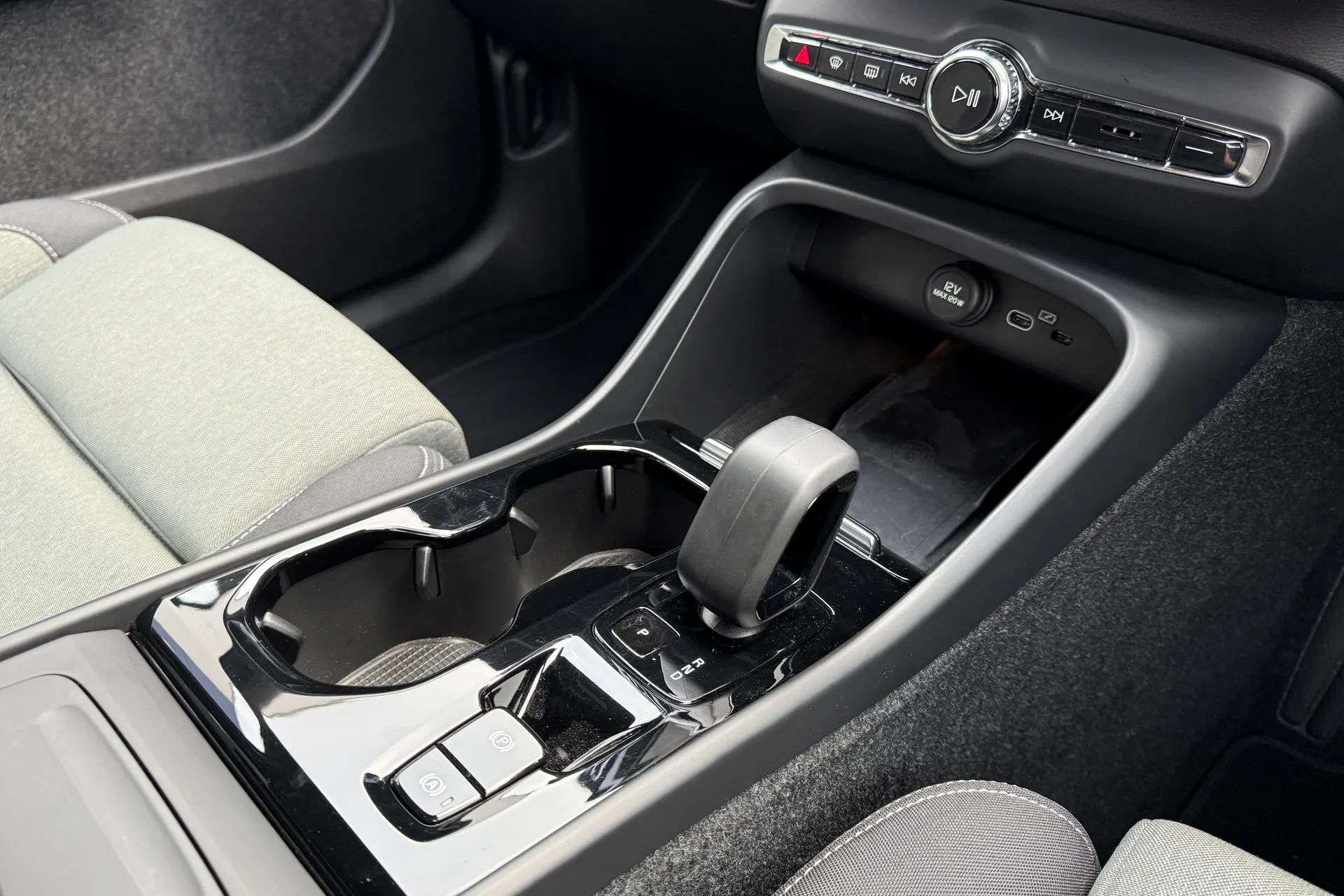 Volvo XC40 thumbnail image number 39