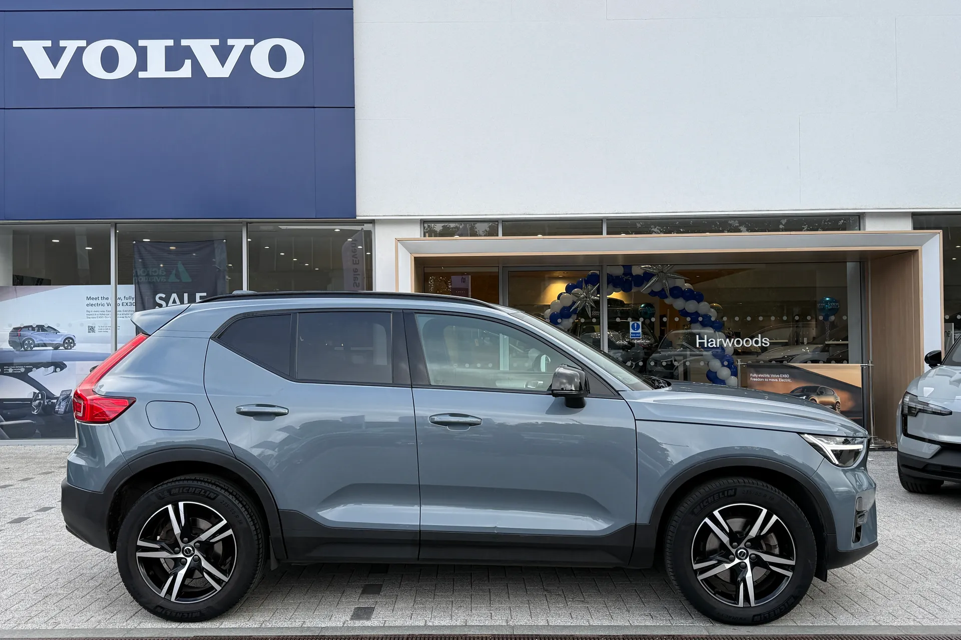 Volvo XC40 thumbnail image number 2