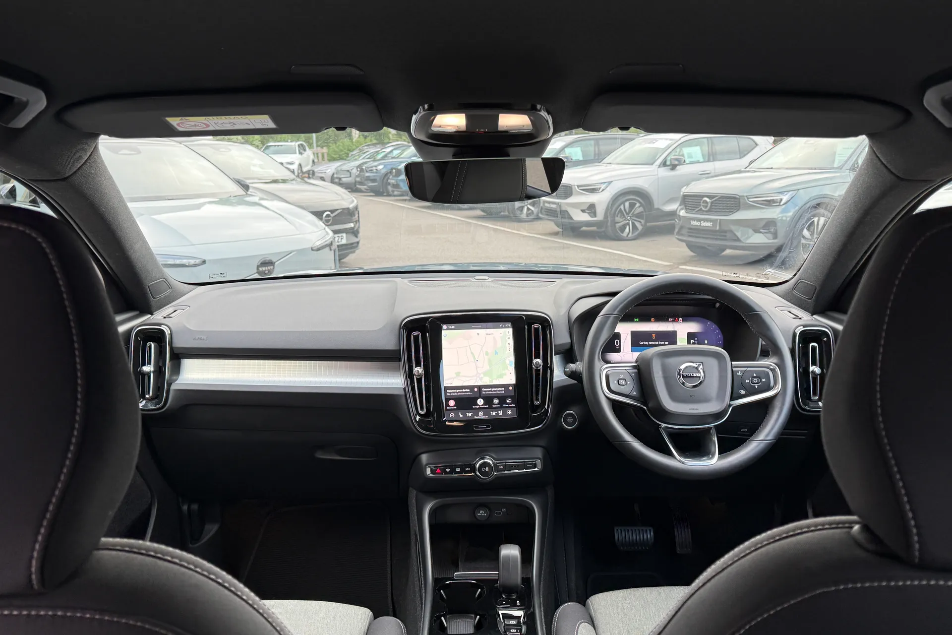 Volvo XC40 thumbnail image number 3