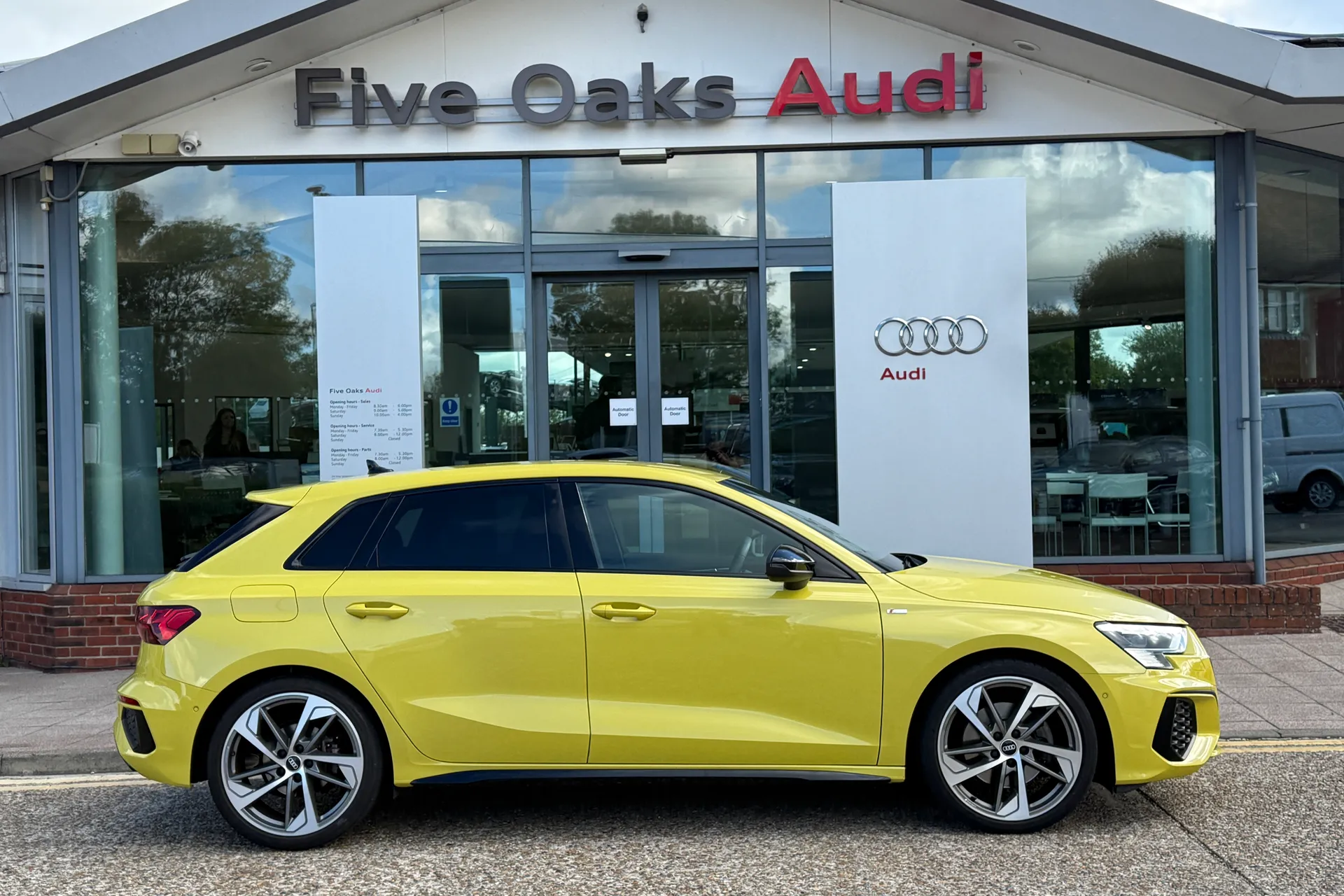 Audi A3 thumbnail image number 2
