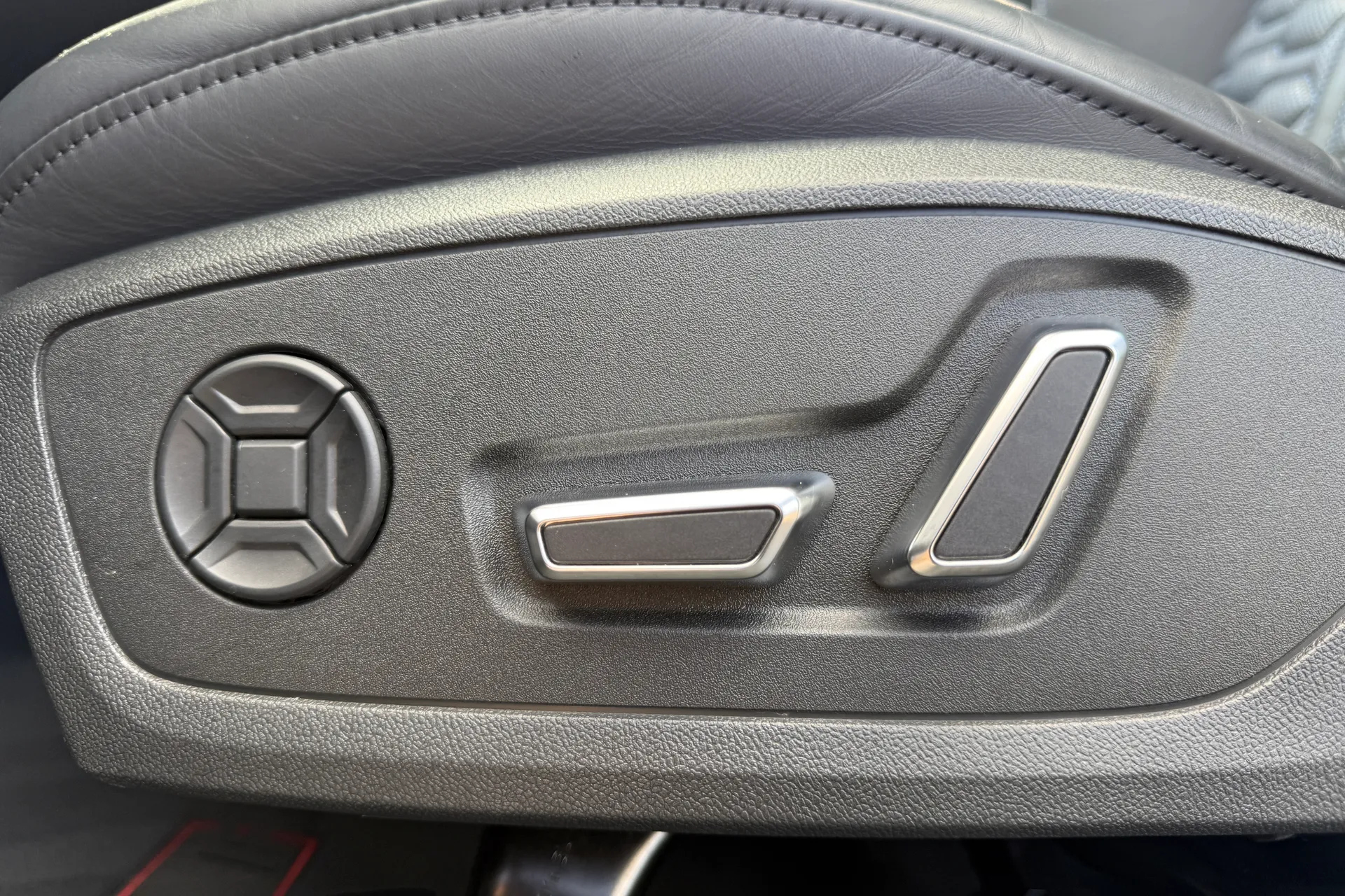 Audi RS6 thumbnail image number 25