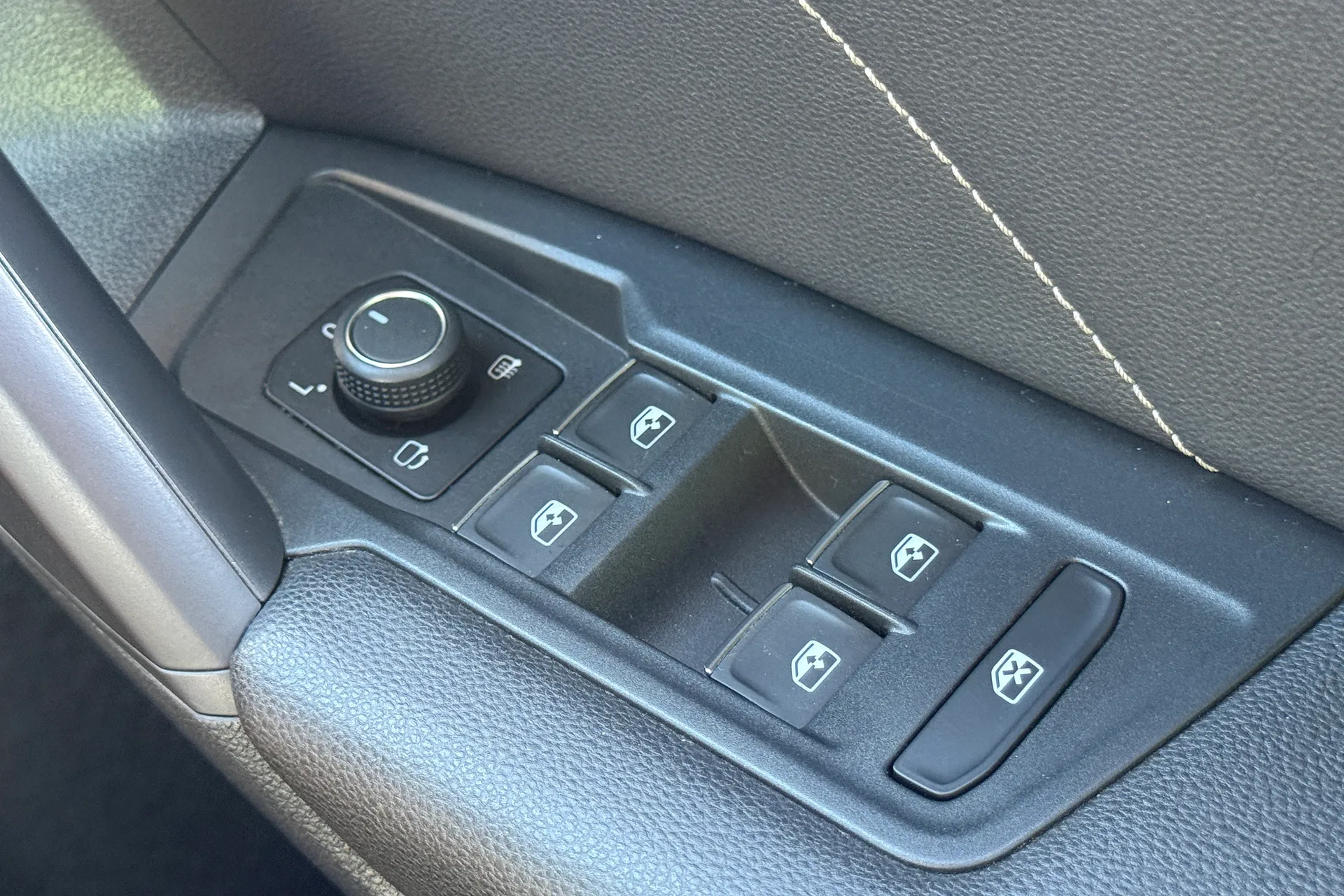 VOLKSWAGEN TIGUAN thumbnail image number 13