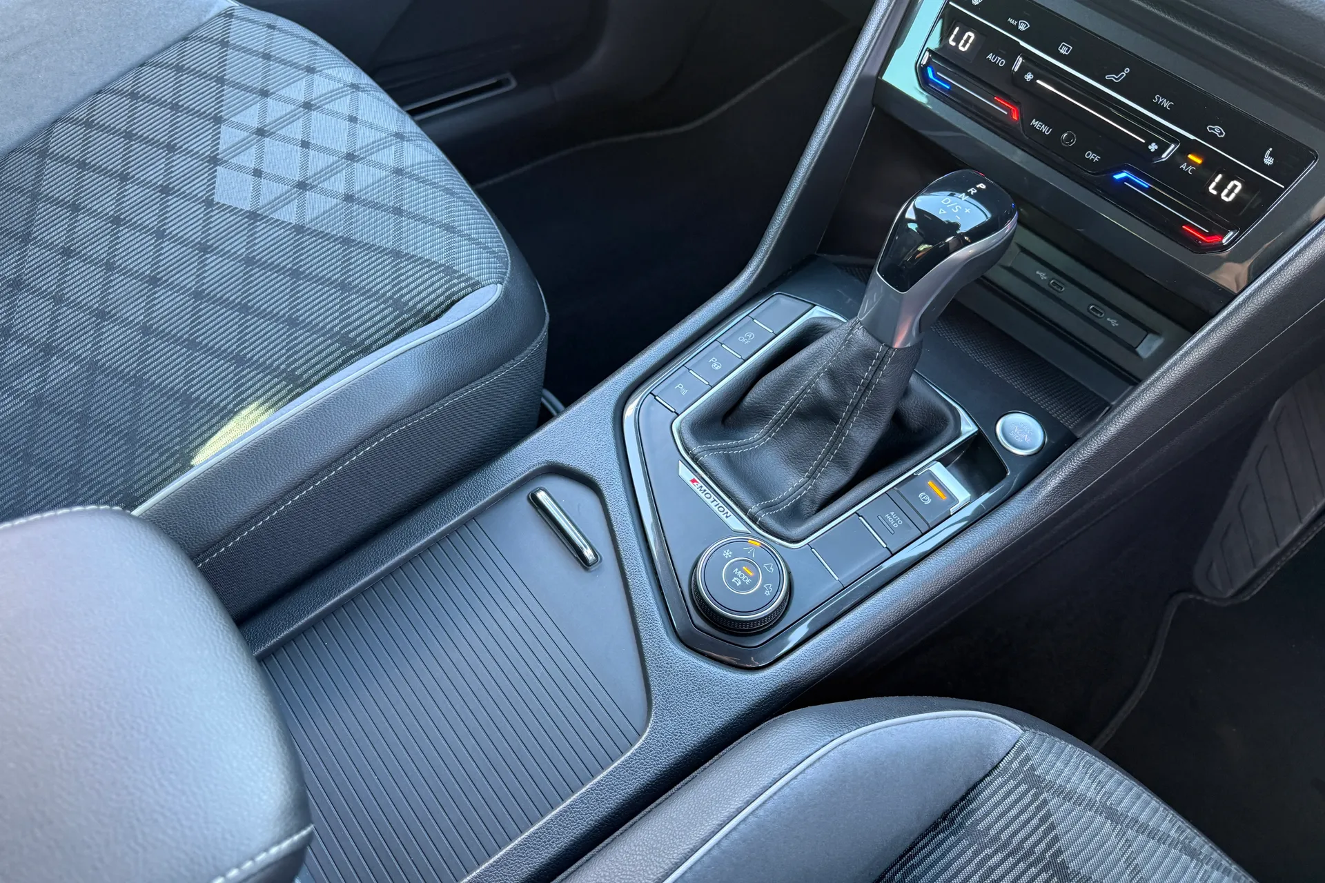 VOLKSWAGEN TIGUAN thumbnail image number 32