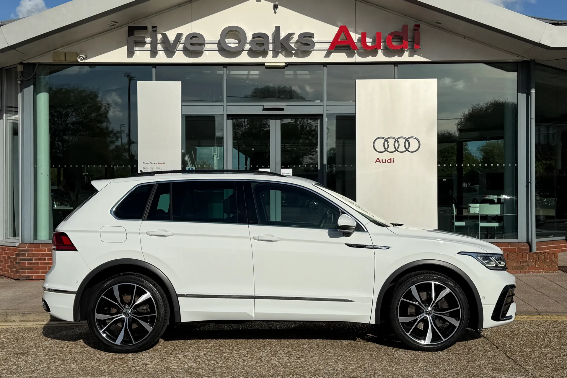 VOLKSWAGEN TIGUAN thumbnail image number 2