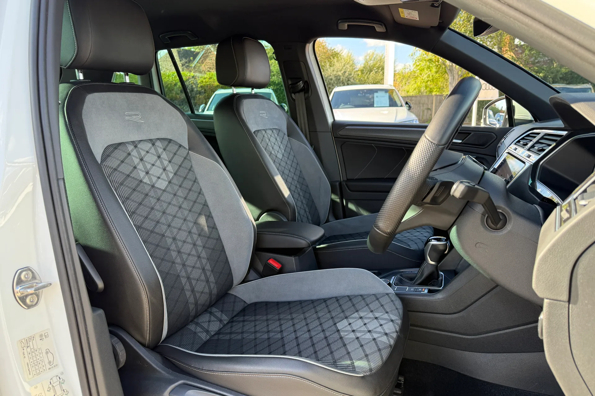 VOLKSWAGEN TIGUAN thumbnail image number 21