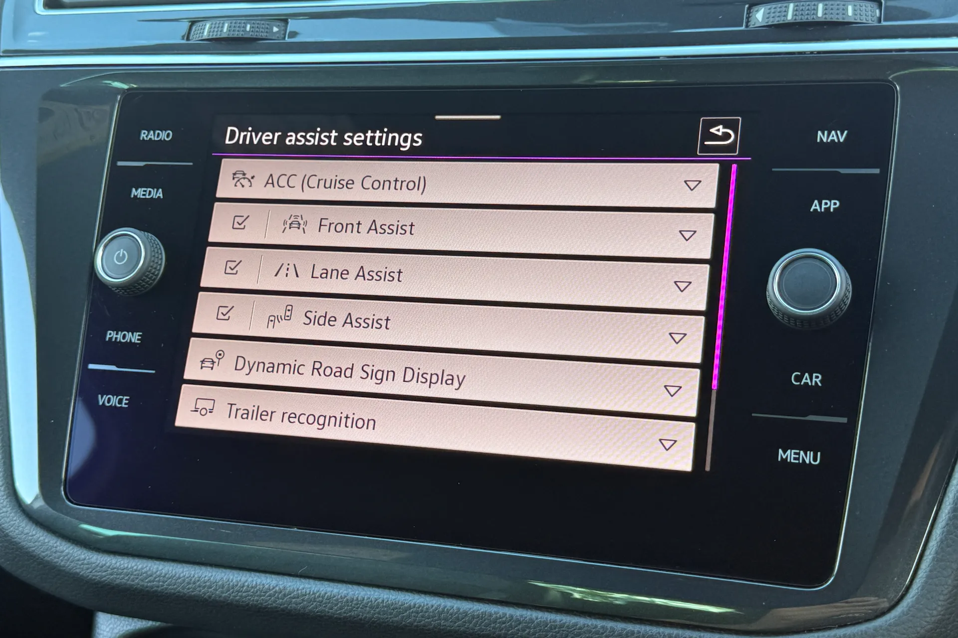 VOLKSWAGEN TIGUAN thumbnail image number 9