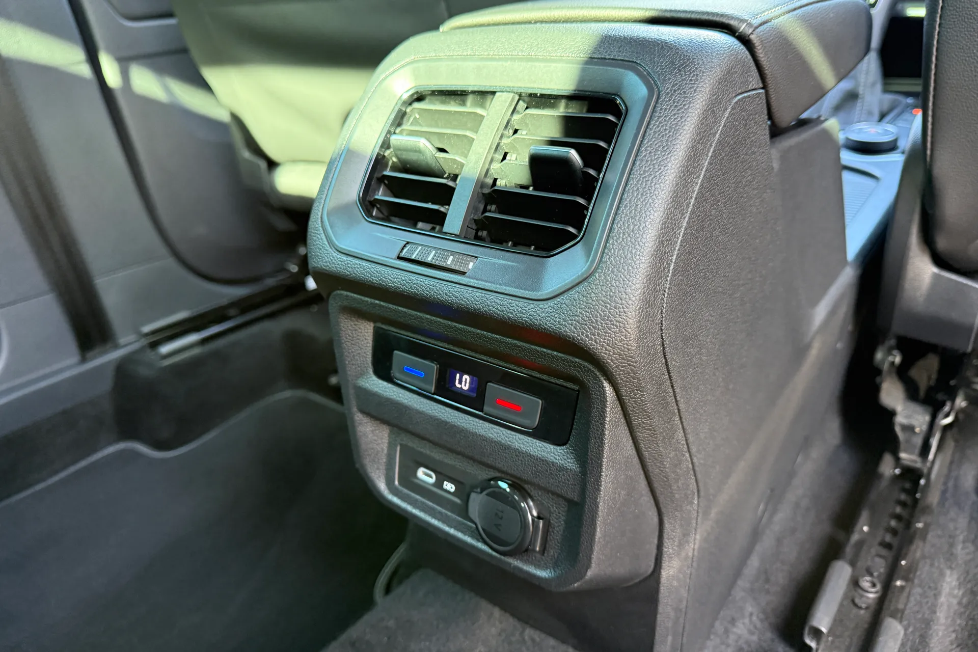 VOLKSWAGEN TIGUAN thumbnail image number 41