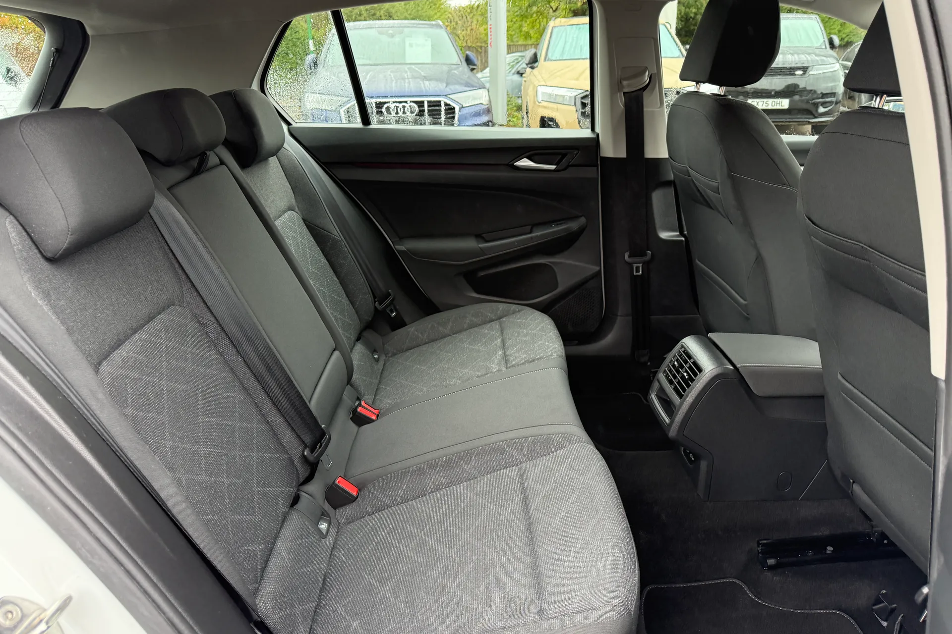 VOLKSWAGEN GOLF thumbnail image number 37