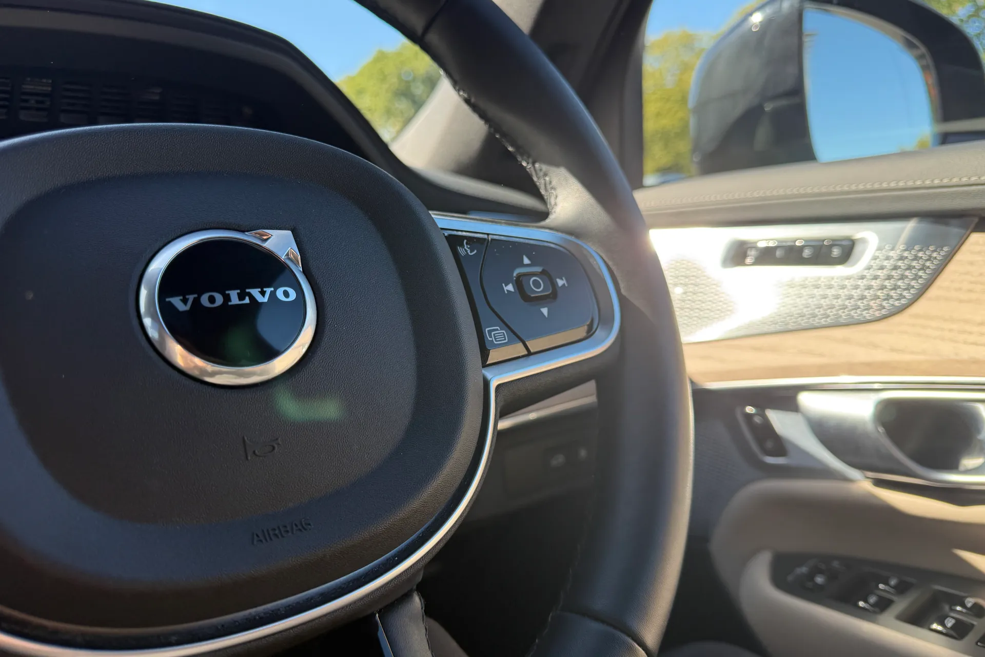 Volvo XC90 thumbnail image number 37