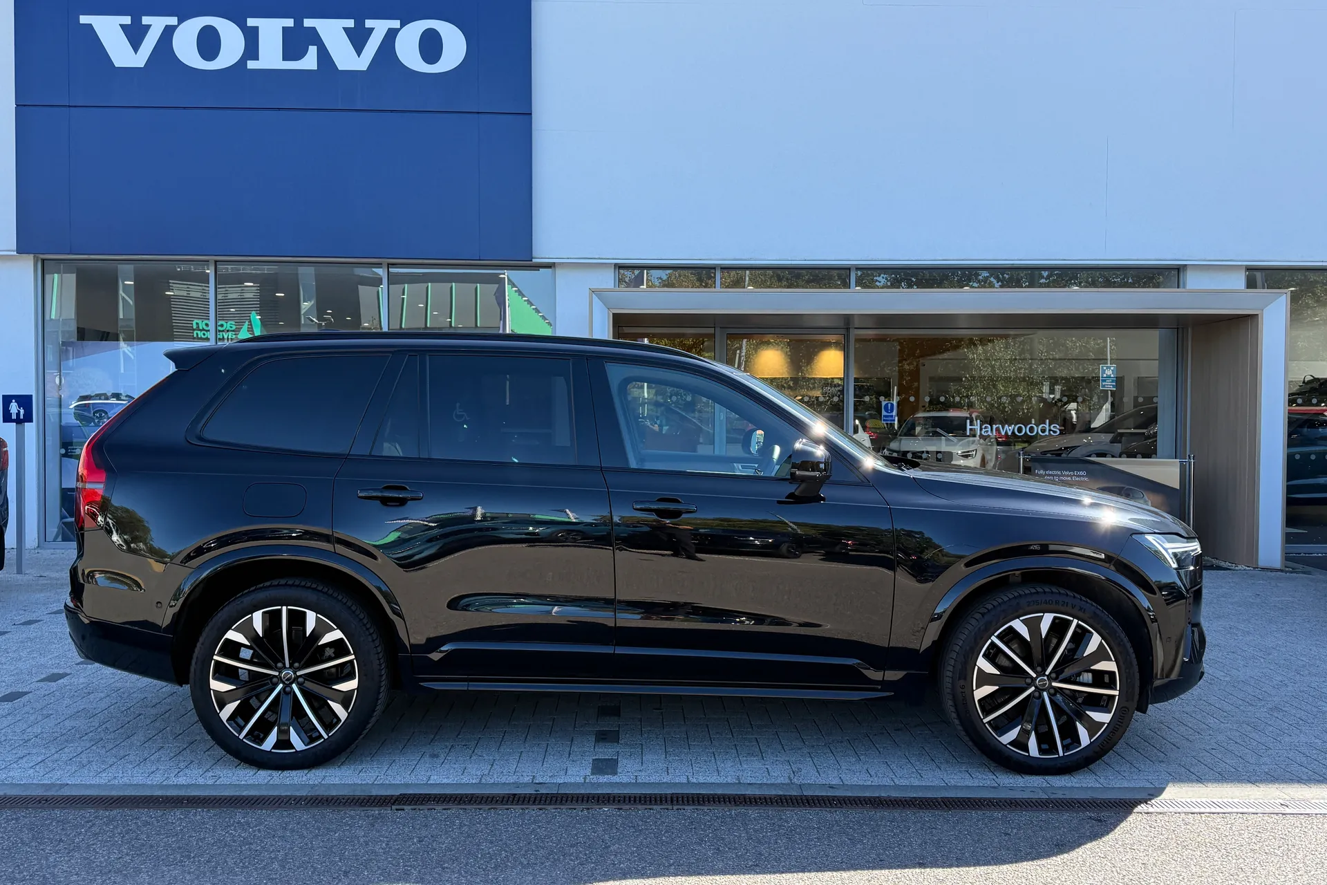 Volvo XC90 thumbnail image number 2