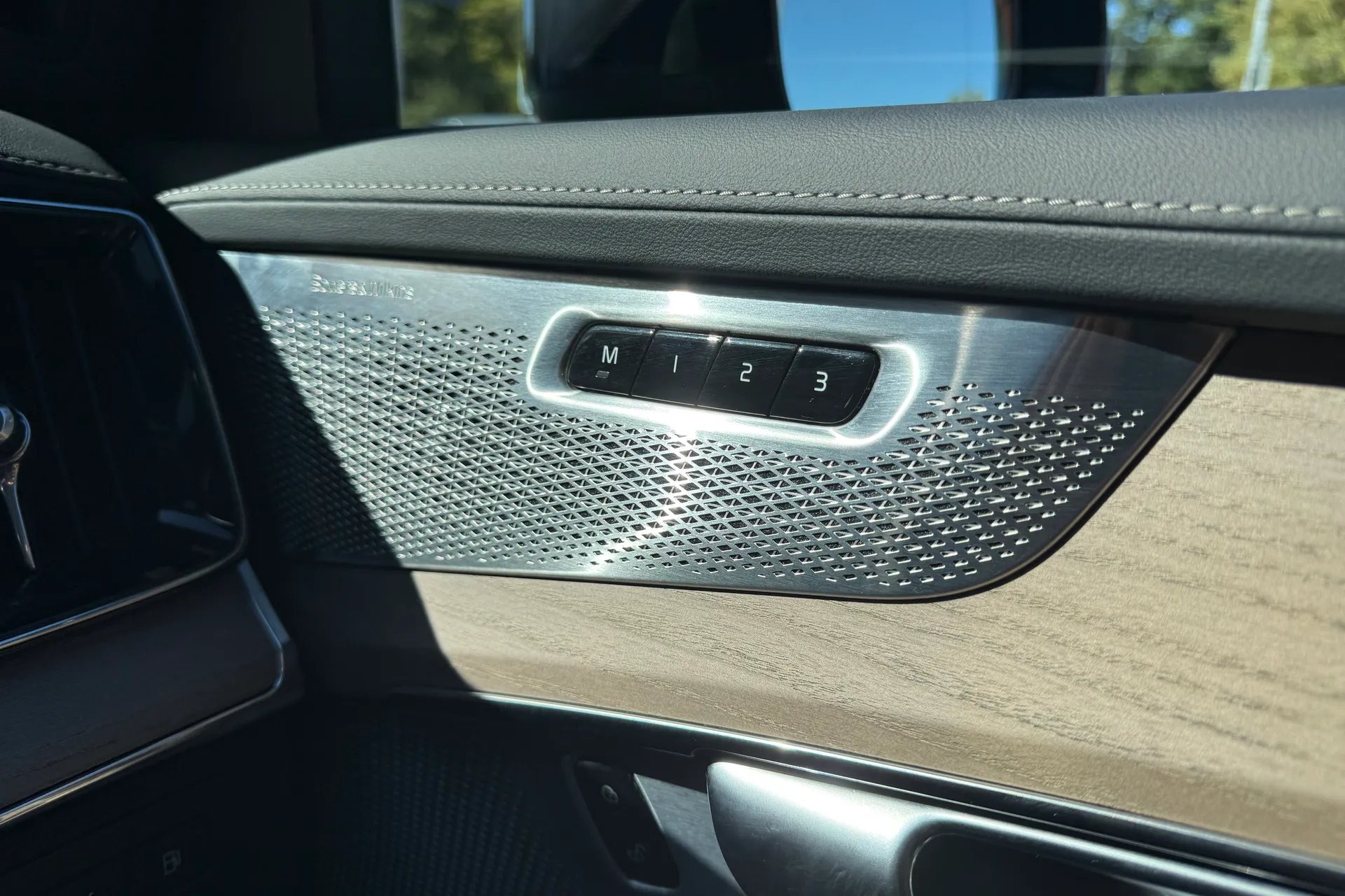 Volvo XC90 thumbnail image number 43