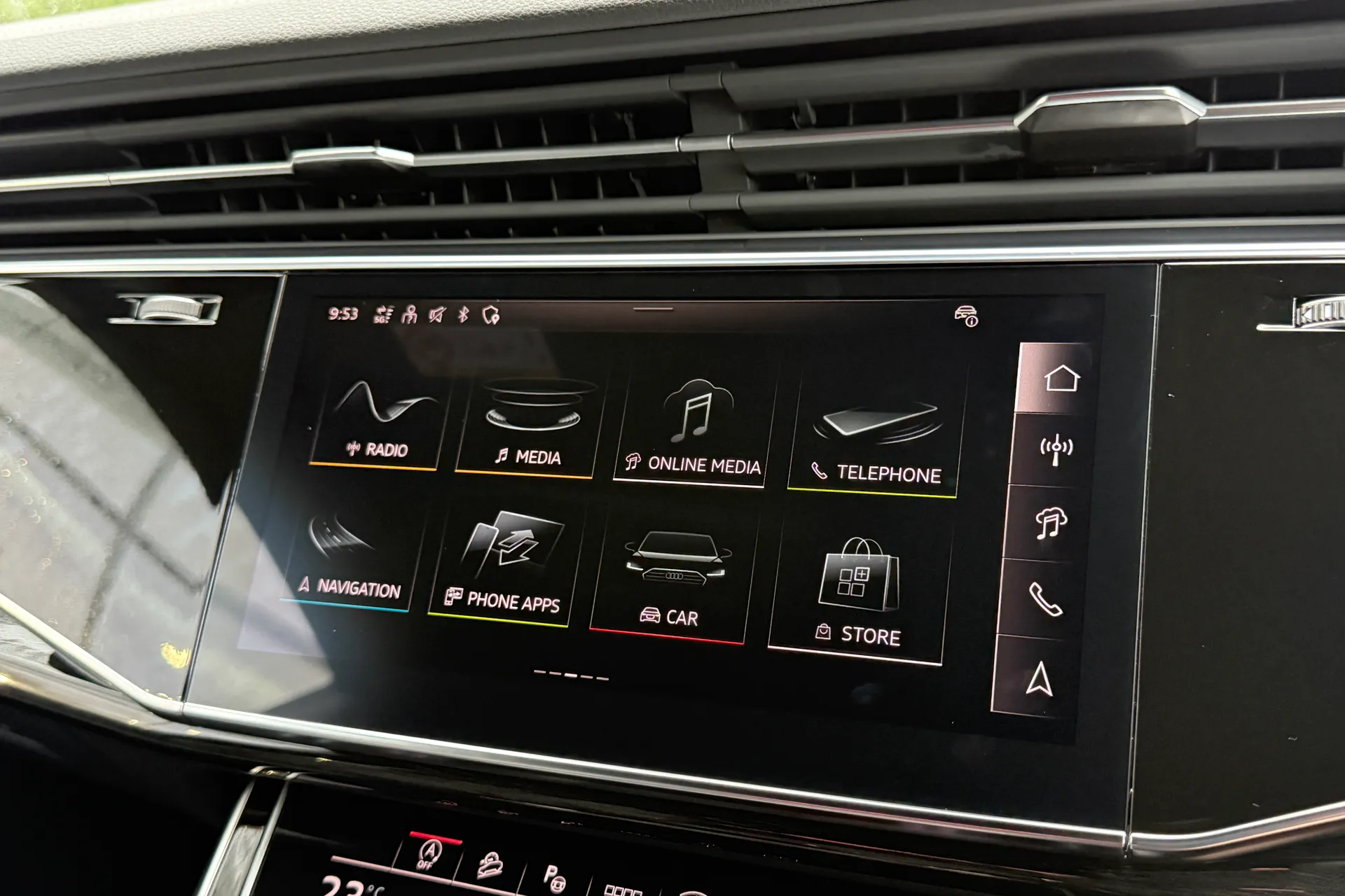 Audi Q8 thumbnail image number 26