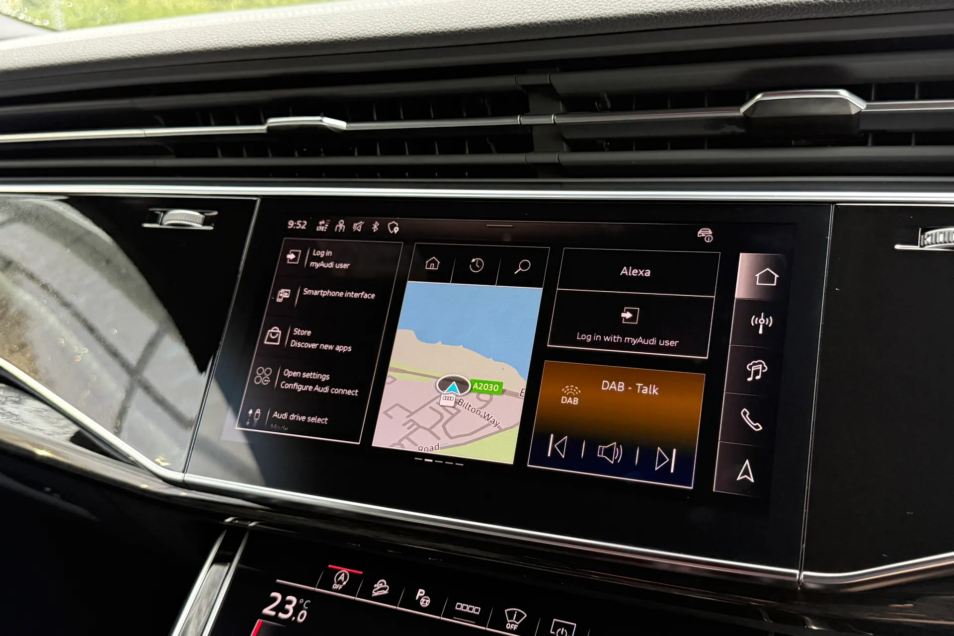 Audi Q8 thumbnail image number 14
