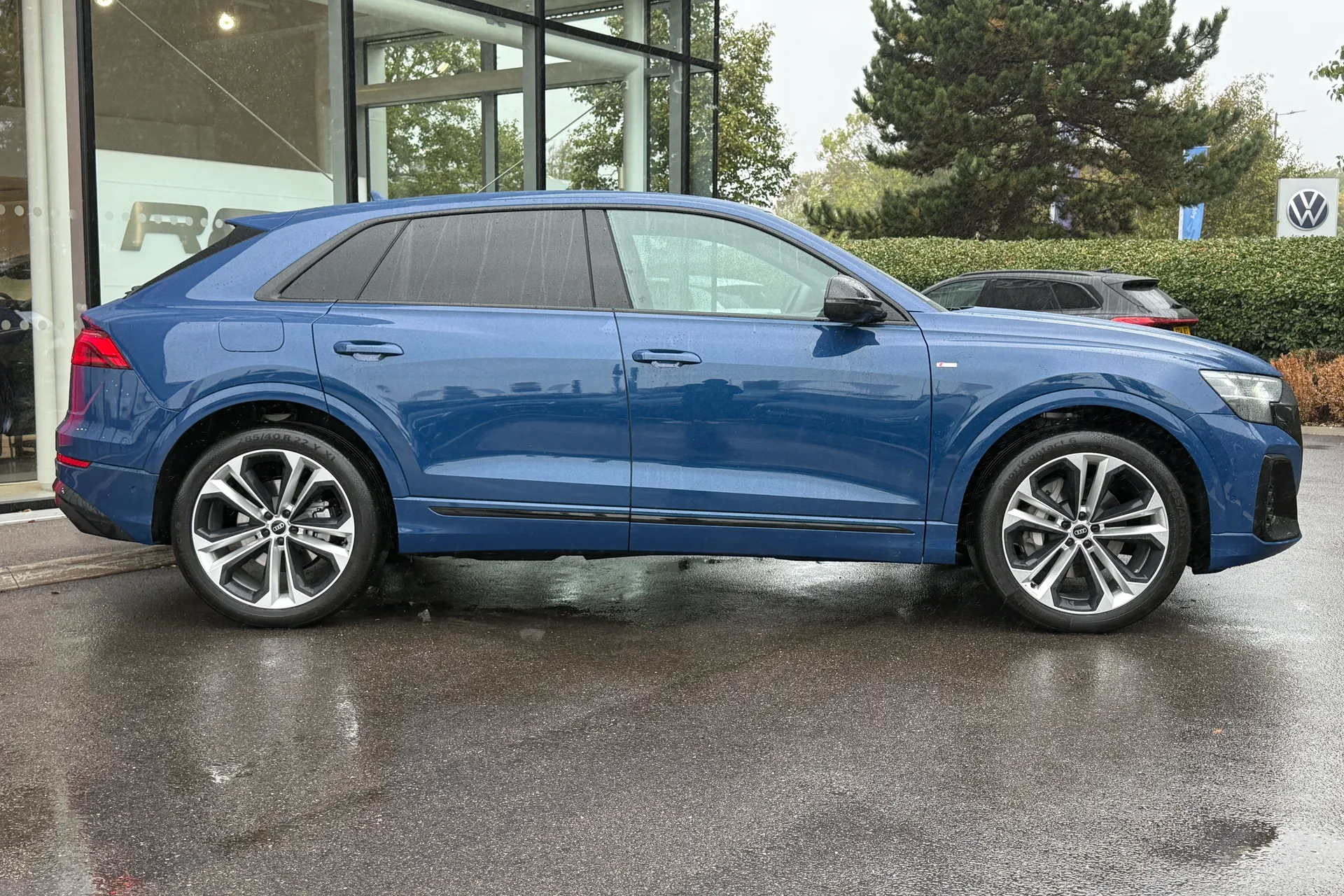 Audi Q8 thumbnail image number 2