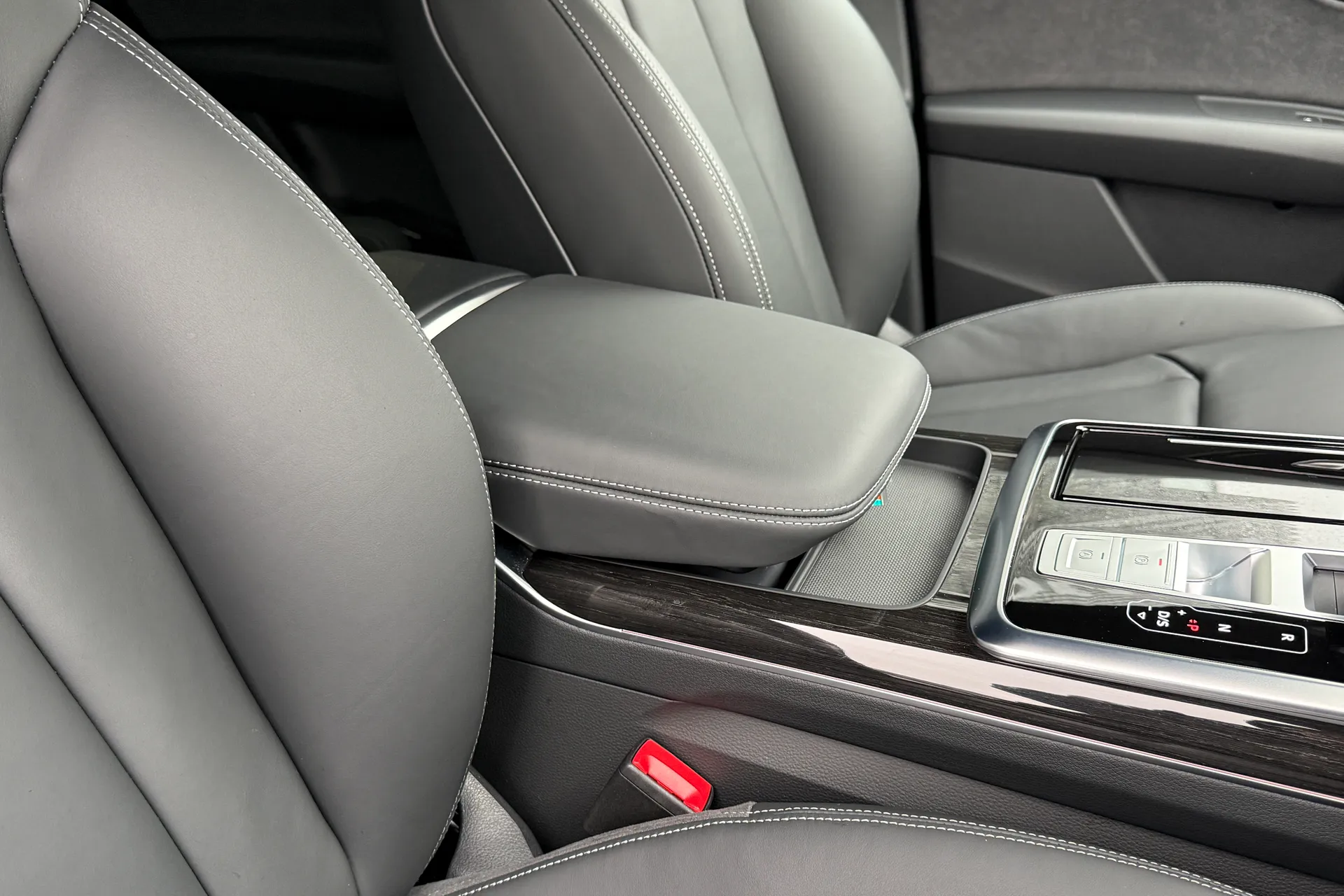 Audi Q8 thumbnail image number 28