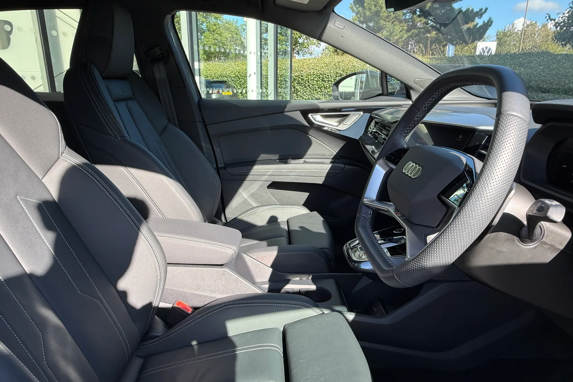 Audi Q4 thumbnail image number 12
