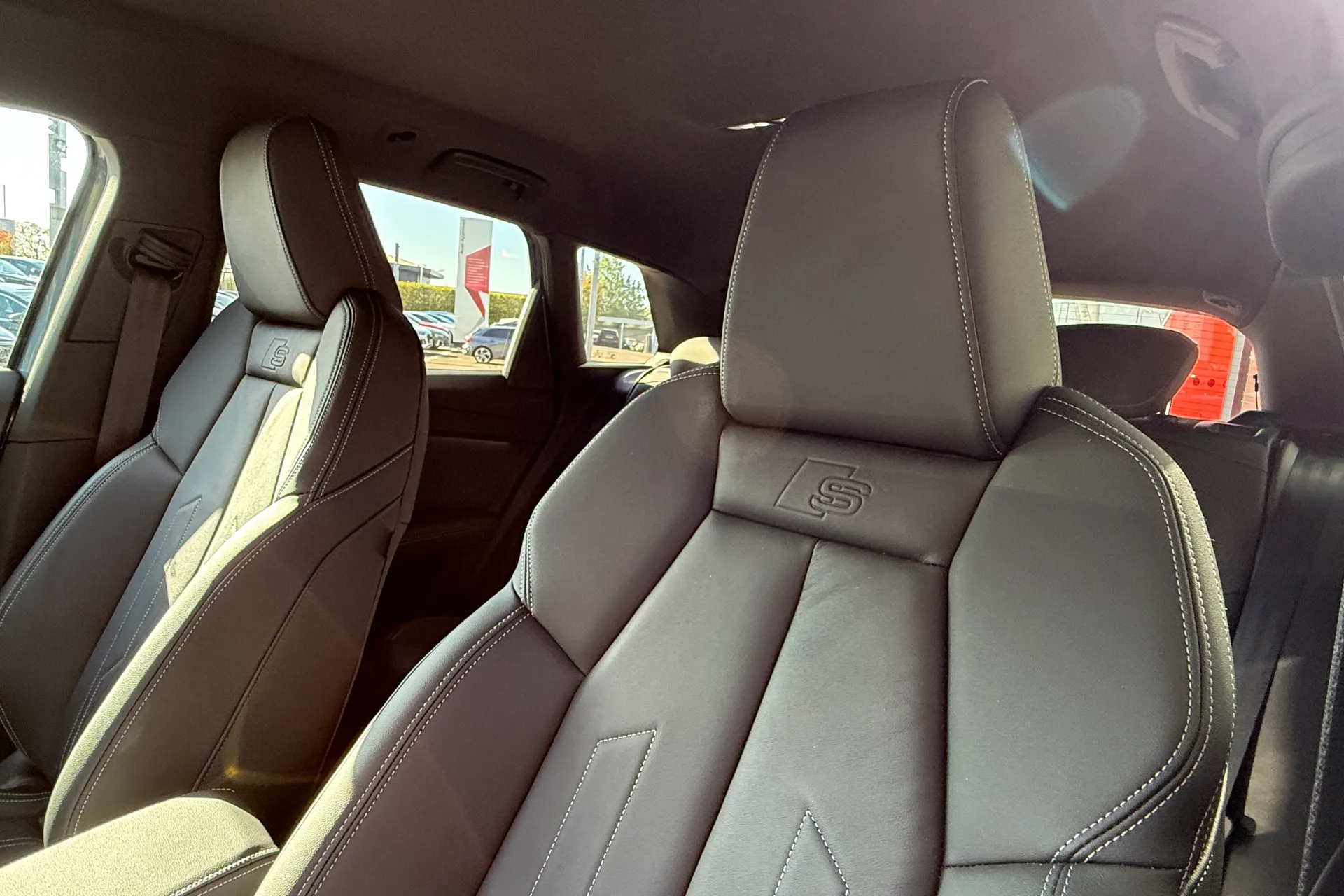 Audi Q4 thumbnail image number 18
