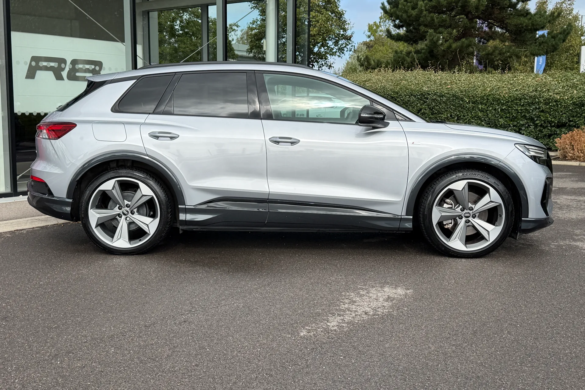 Audi Q4 thumbnail image number 2