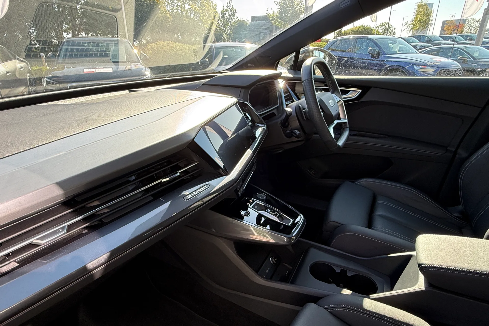 Audi Q4 thumbnail image number 6