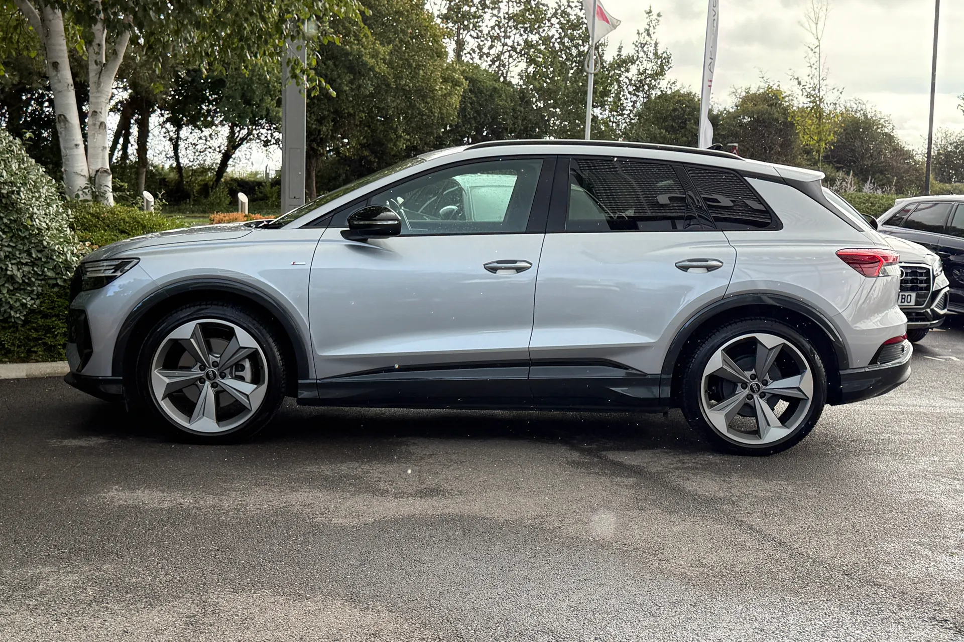 Audi Q4 thumbnail image number 13