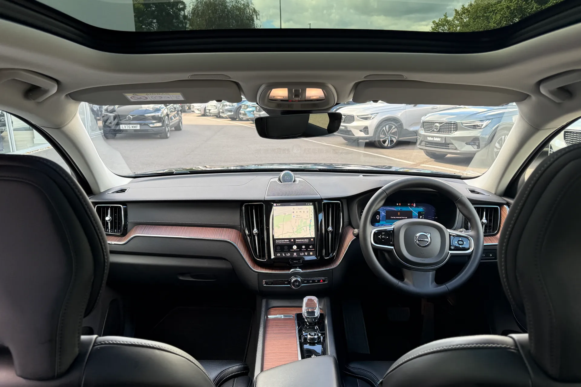 Volvo XC60 thumbnail image number 3