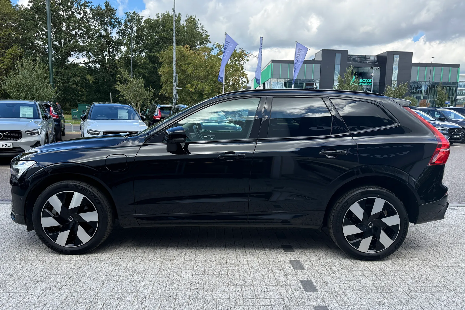 Volvo XC60 thumbnail image number 11