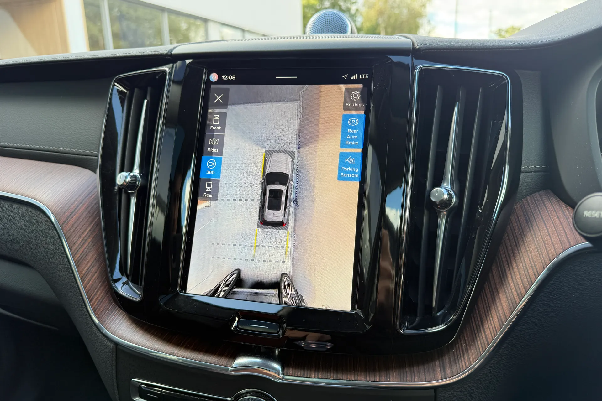 Volvo XC60 thumbnail image number 40