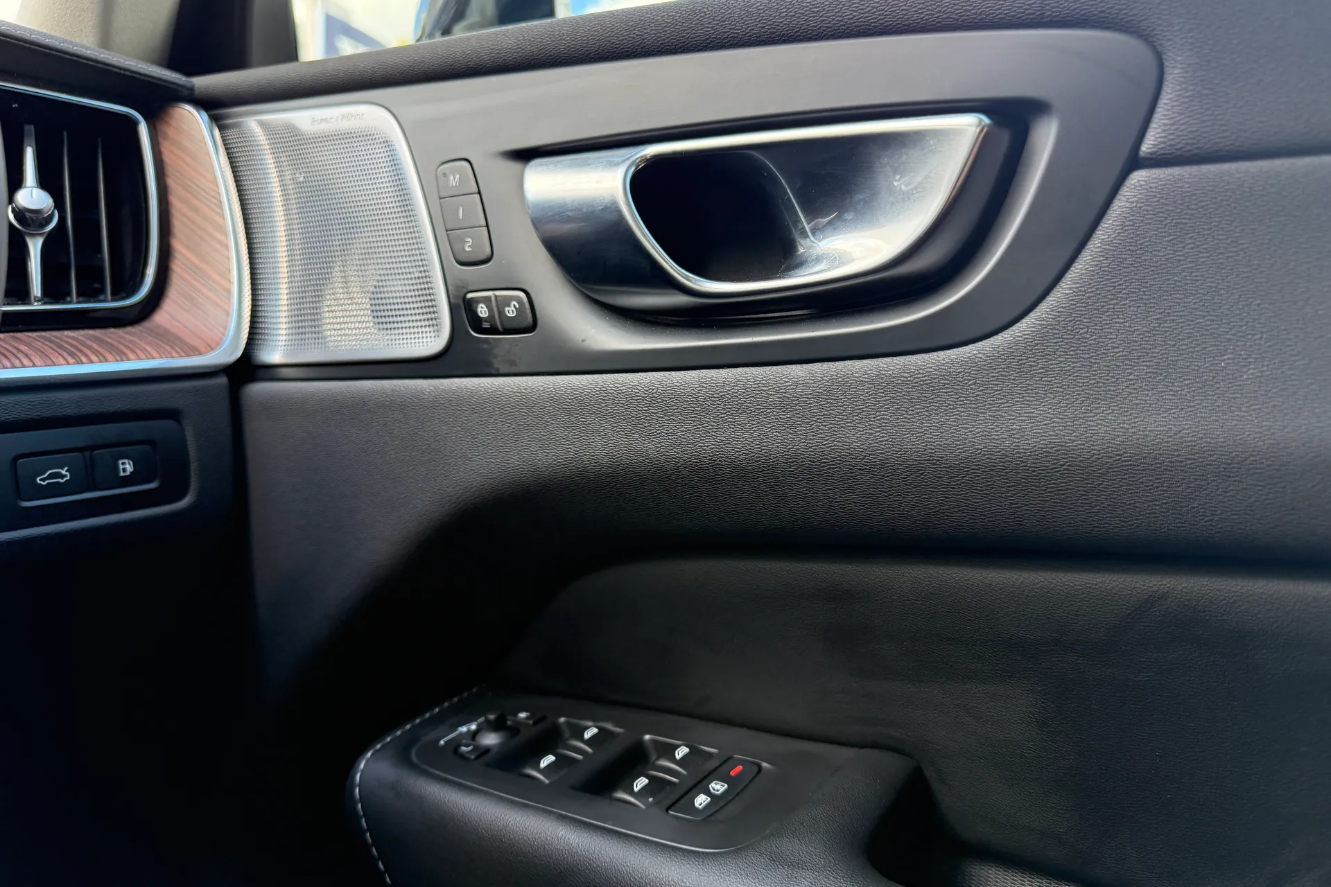 Volvo XC60 thumbnail image number 41