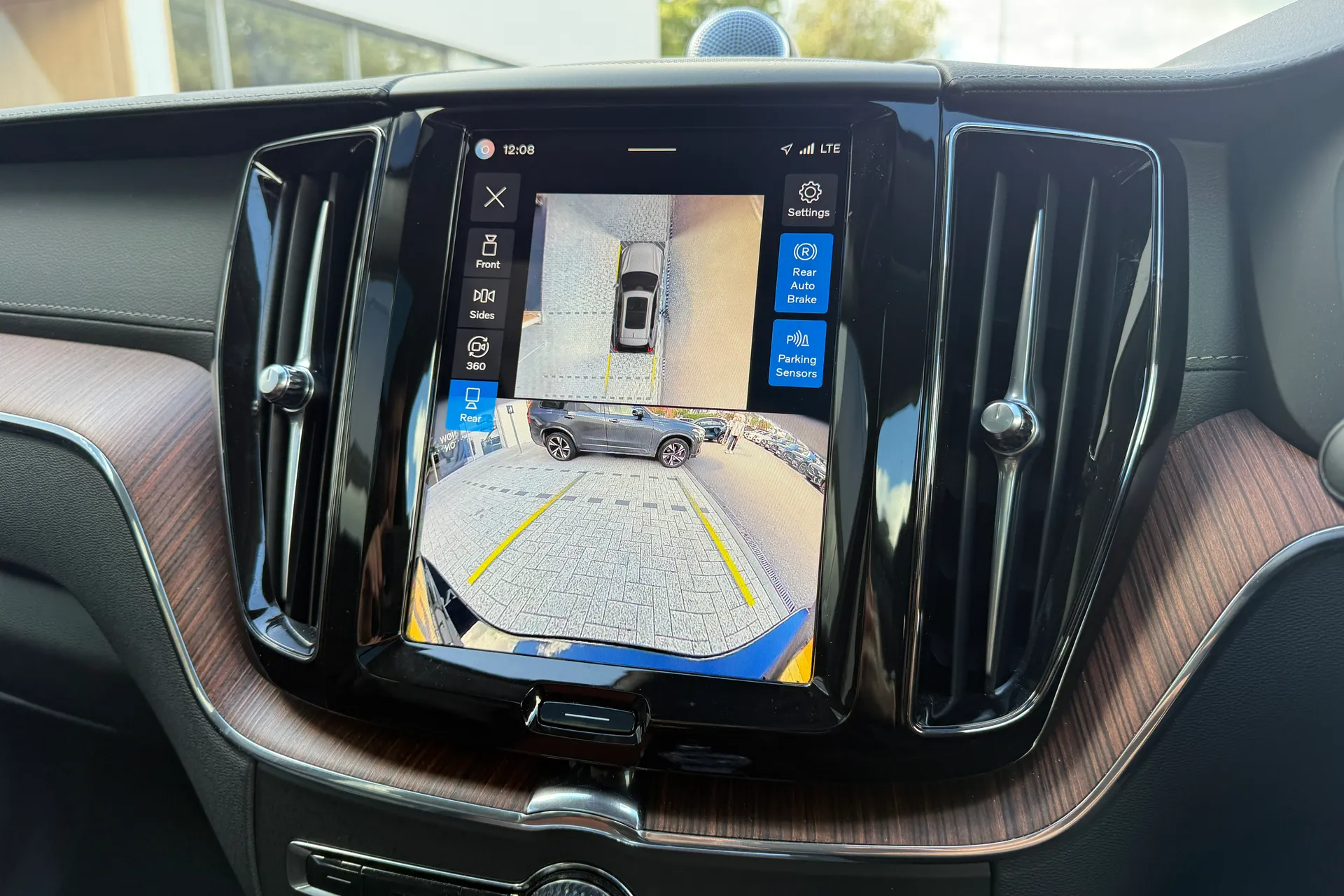 Volvo XC60 thumbnail image number 4
