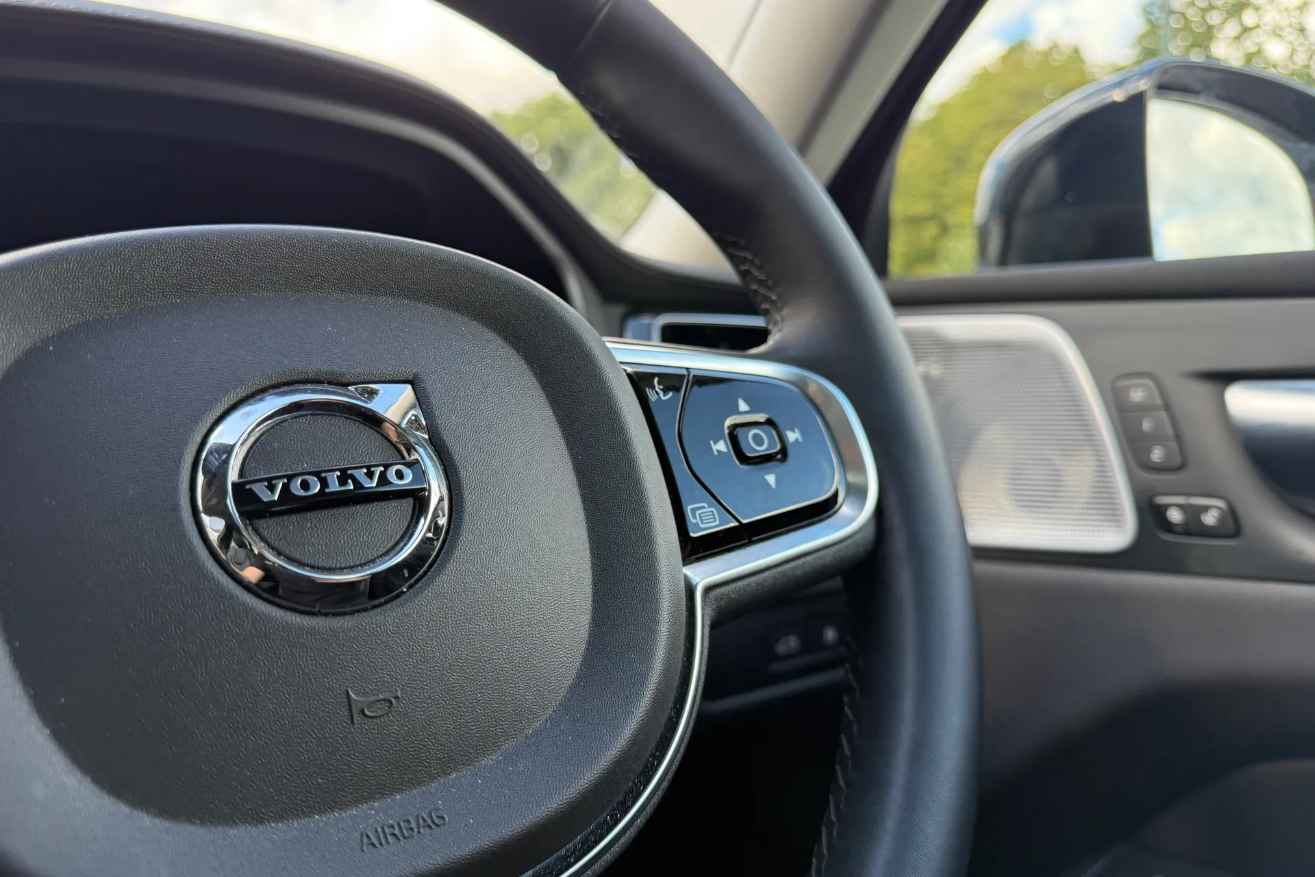 Volvo XC60 thumbnail image number 36