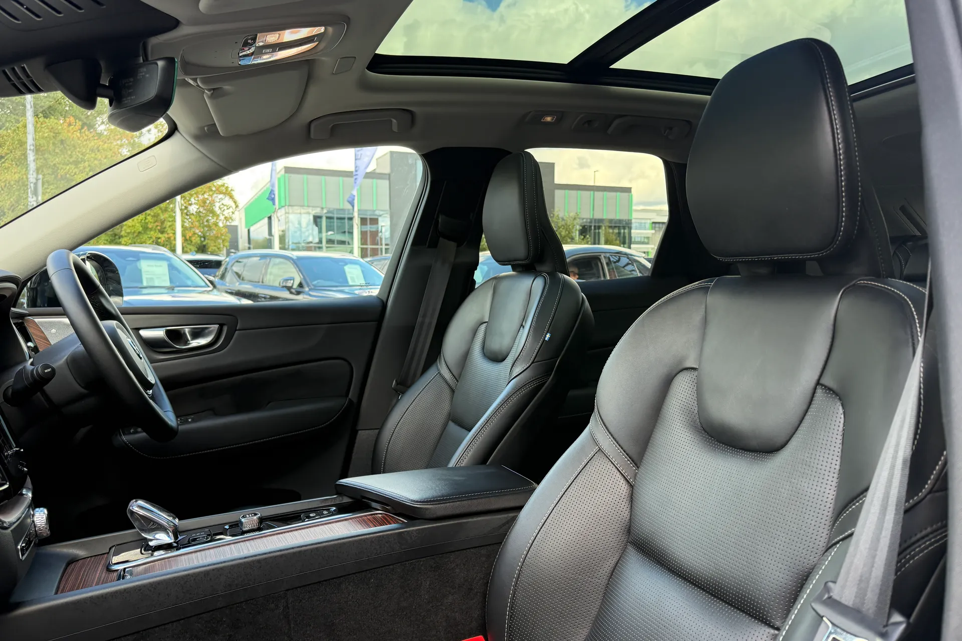 Volvo XC60 thumbnail image number 28