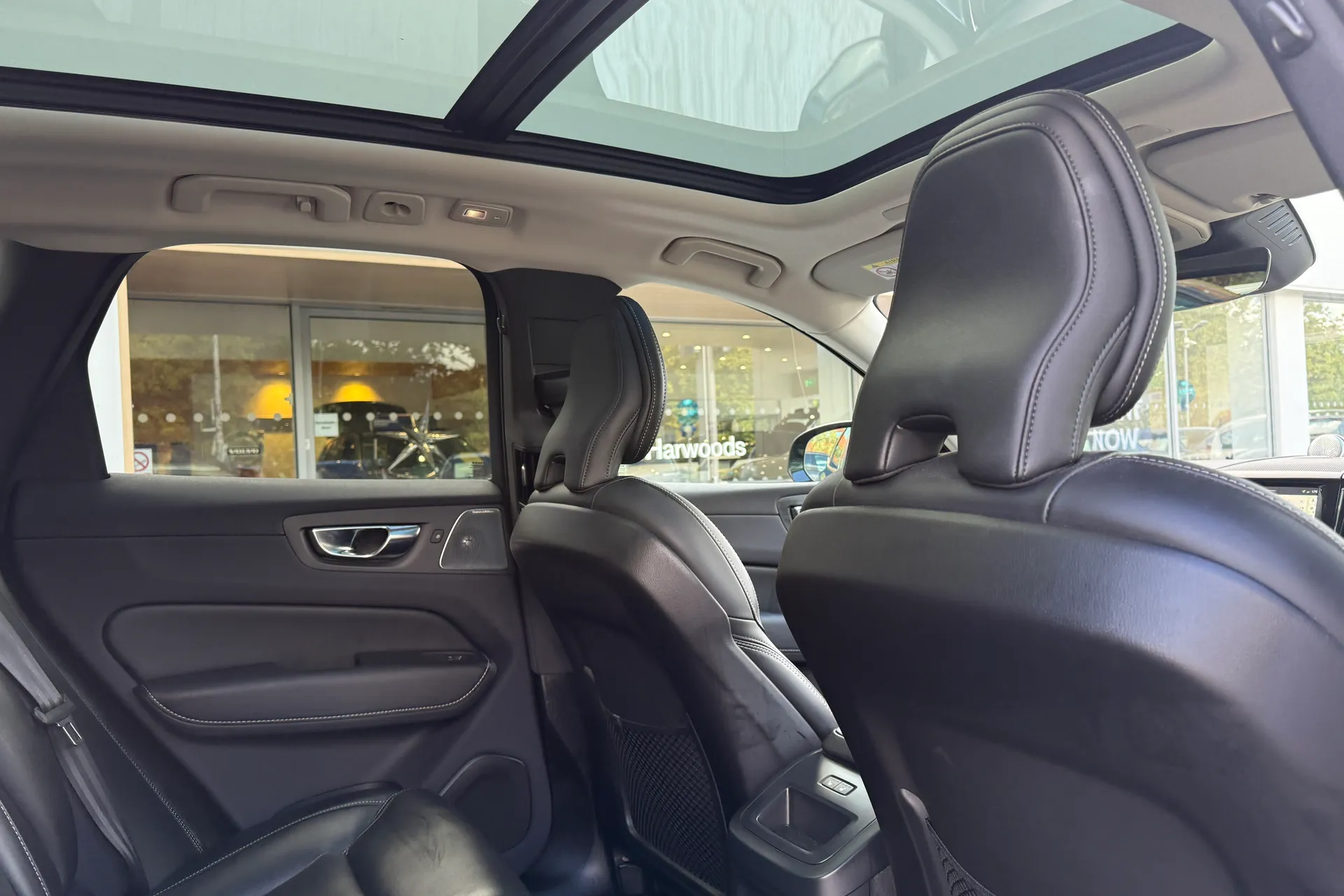 Volvo XC60 thumbnail image number 23
