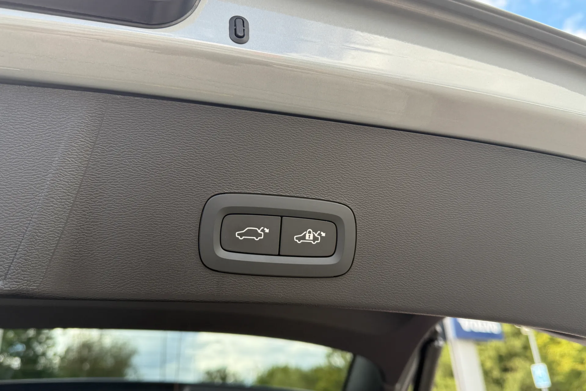 Volvo EX40 thumbnail image number 20